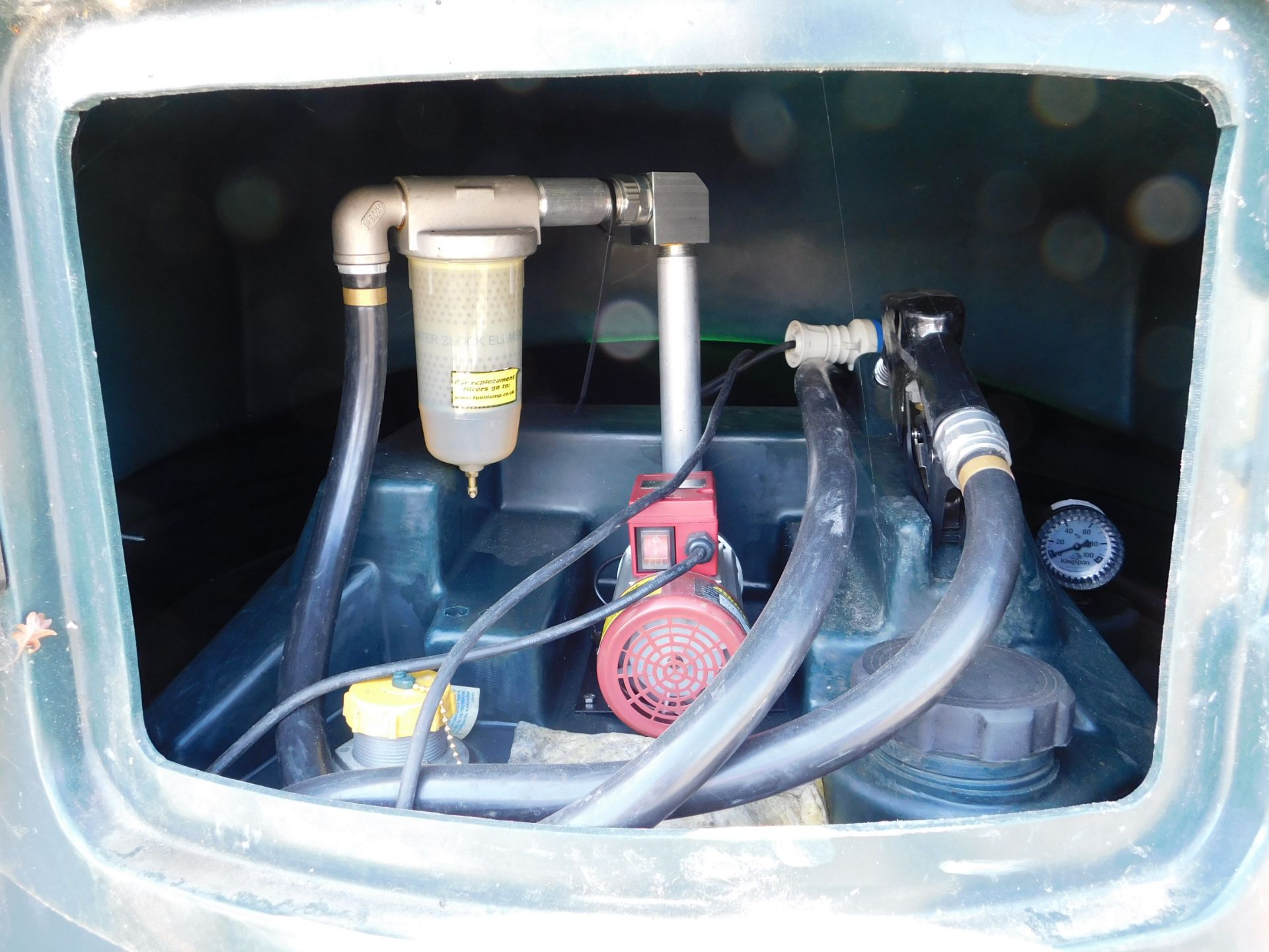 Deso V1340 fuel tank with pump & hose - Image 2 of 2