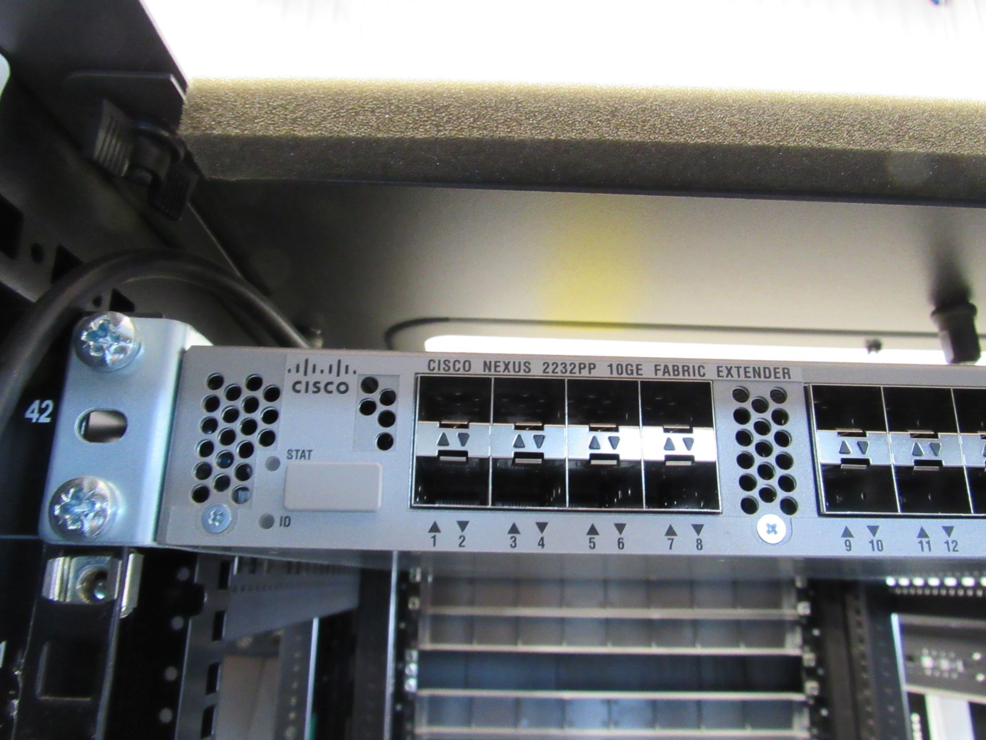 1 Cisco CISCO NEXUS 5020 - N5K-C5020P-BF V04 - 52x 10GbE SFP ports. 2x N5K-M1600 Switches, with - Image 4 of 5