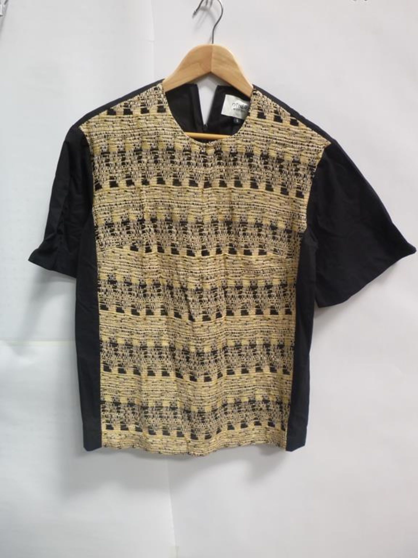 A Navajo Hazel/Black Weave Ladies T-Shirt (S), a Berthold Holed Sweatshirt (S), a Blue Sleaveless Sh - Image 6 of 6