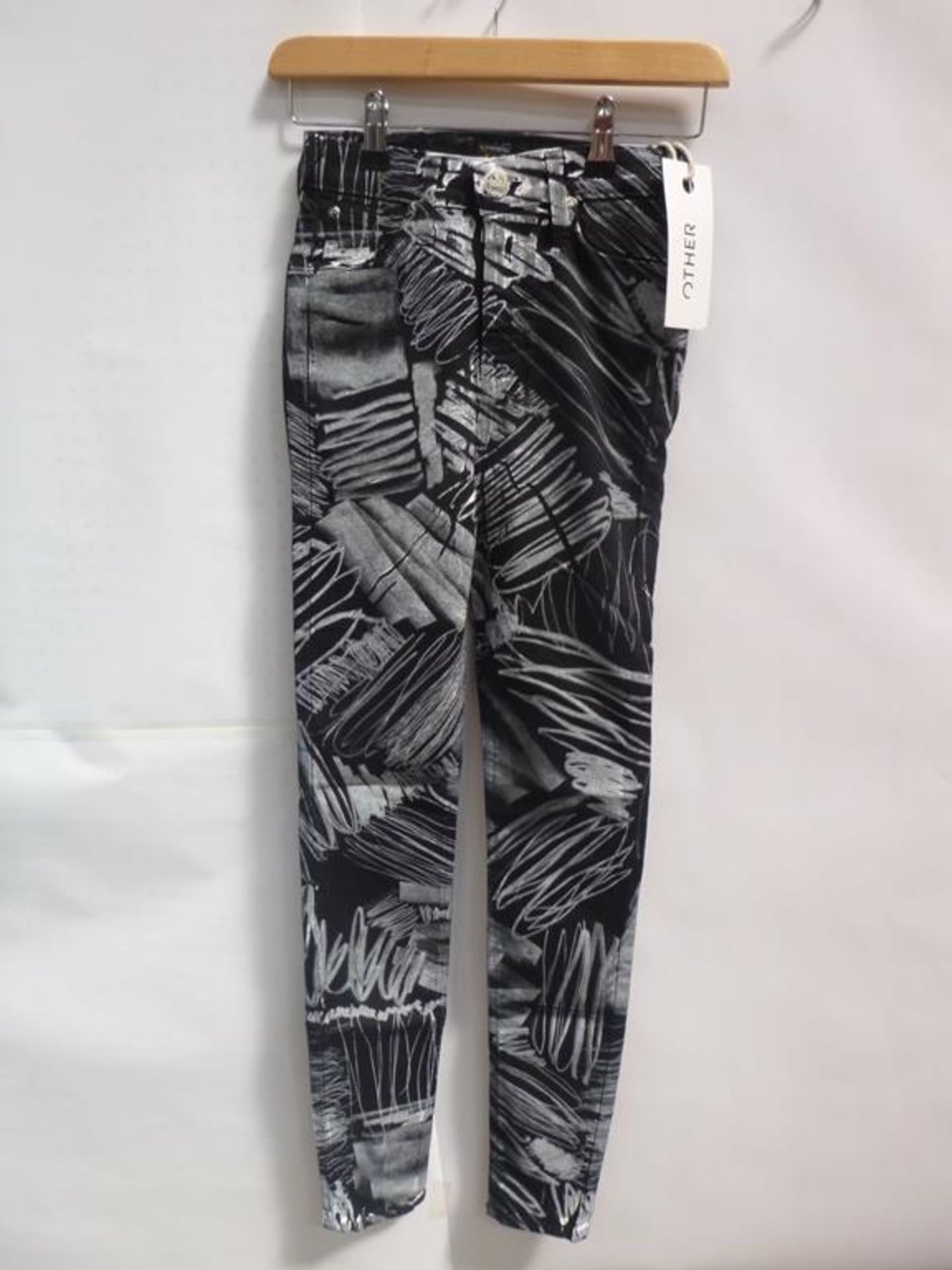 3 x Black Printed Lee Jeans (XS) (XS) (XS), Berthold Digital Print Purple Shorts (S) - Image 3 of 4