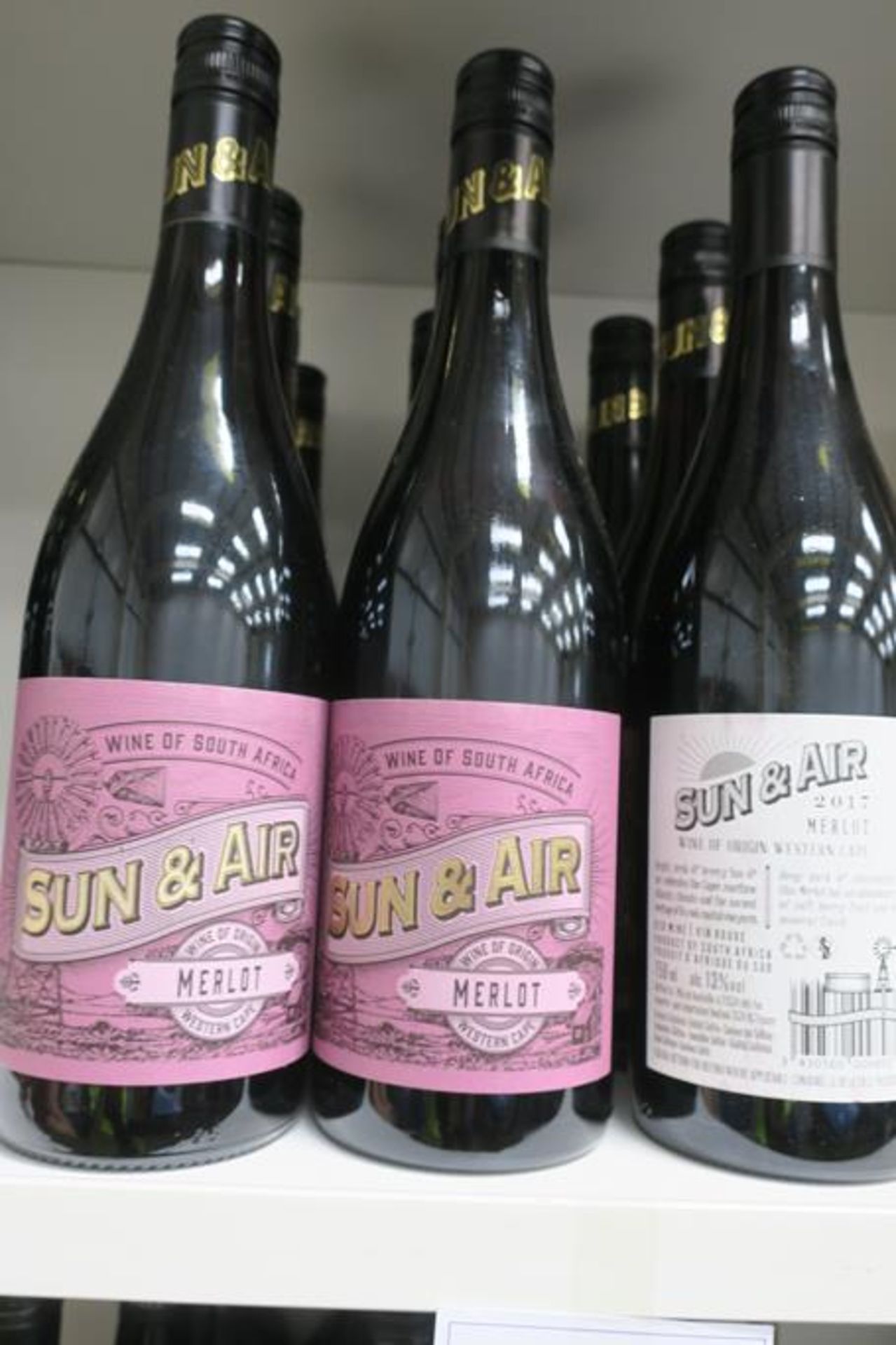 Twelve Bottles (75cl, 13% Vol) Sun & Air Merlot 2017