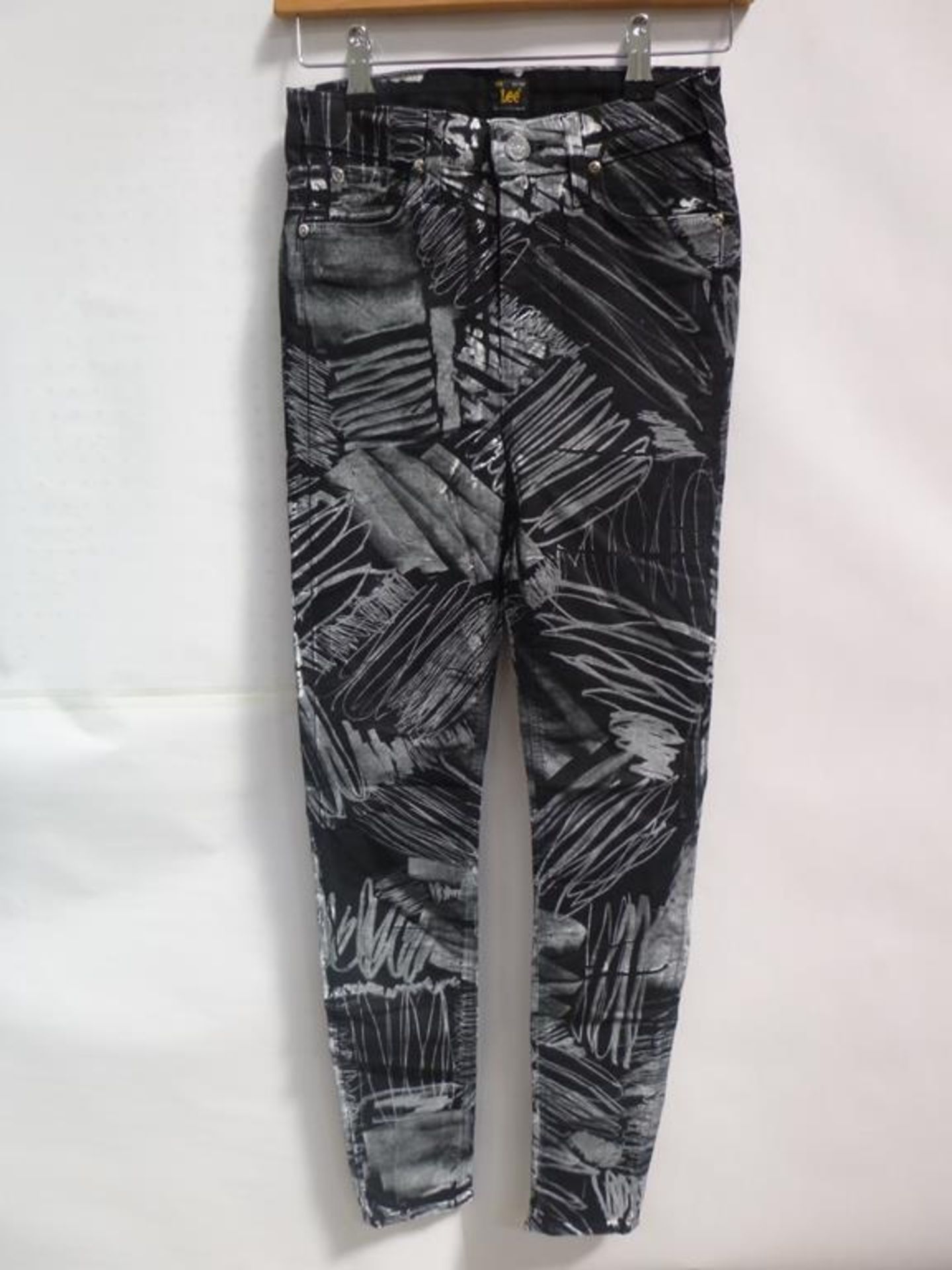 3 x Black Printed Lee Jeans (XS) (XS) (XS), Berthold Digital Print Purple Shorts (S) - Image 2 of 4