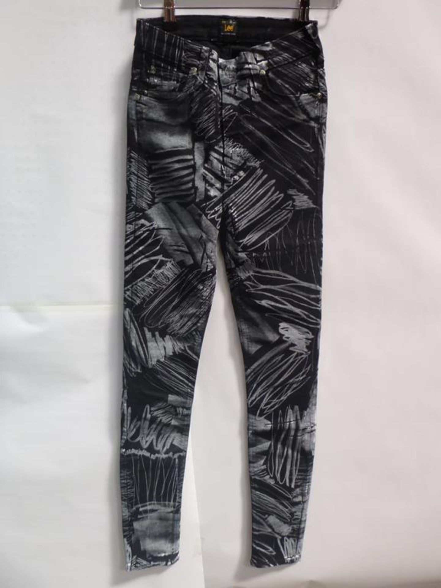 2 x Black Printed Lee Jeans (XS) (XS), Berthold Digital Print Purple Shorts (S) - Image 2 of 3