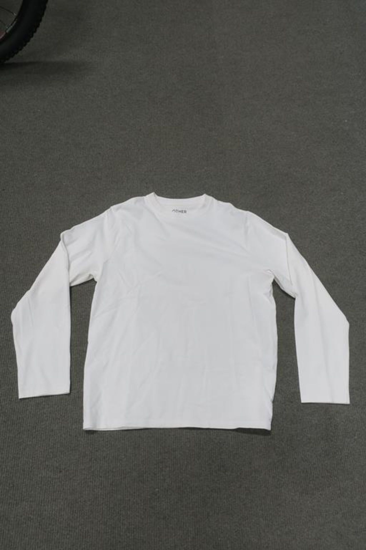 15 Other White Long Sleeved T-Shirts - 1 x XS, 7 x M, 4 x L, 3 x XL