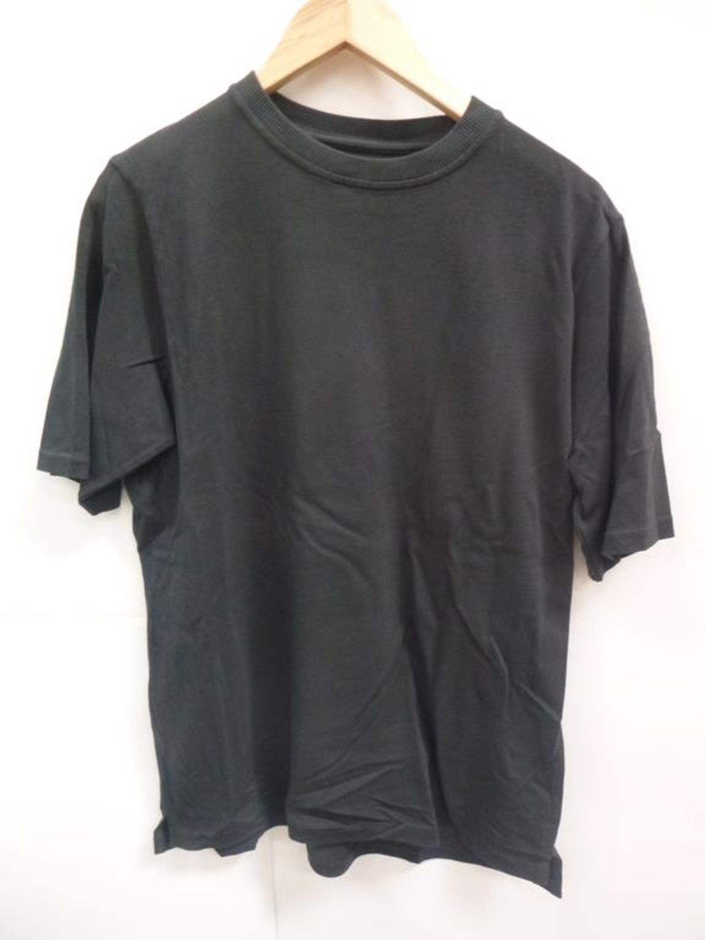 A Black Jumper (S), 2 x Brad Short Sleeve T-Shirts (XS), a Black Shirt (S), a Brad Short Sleeve (XS) - Image 5 of 6