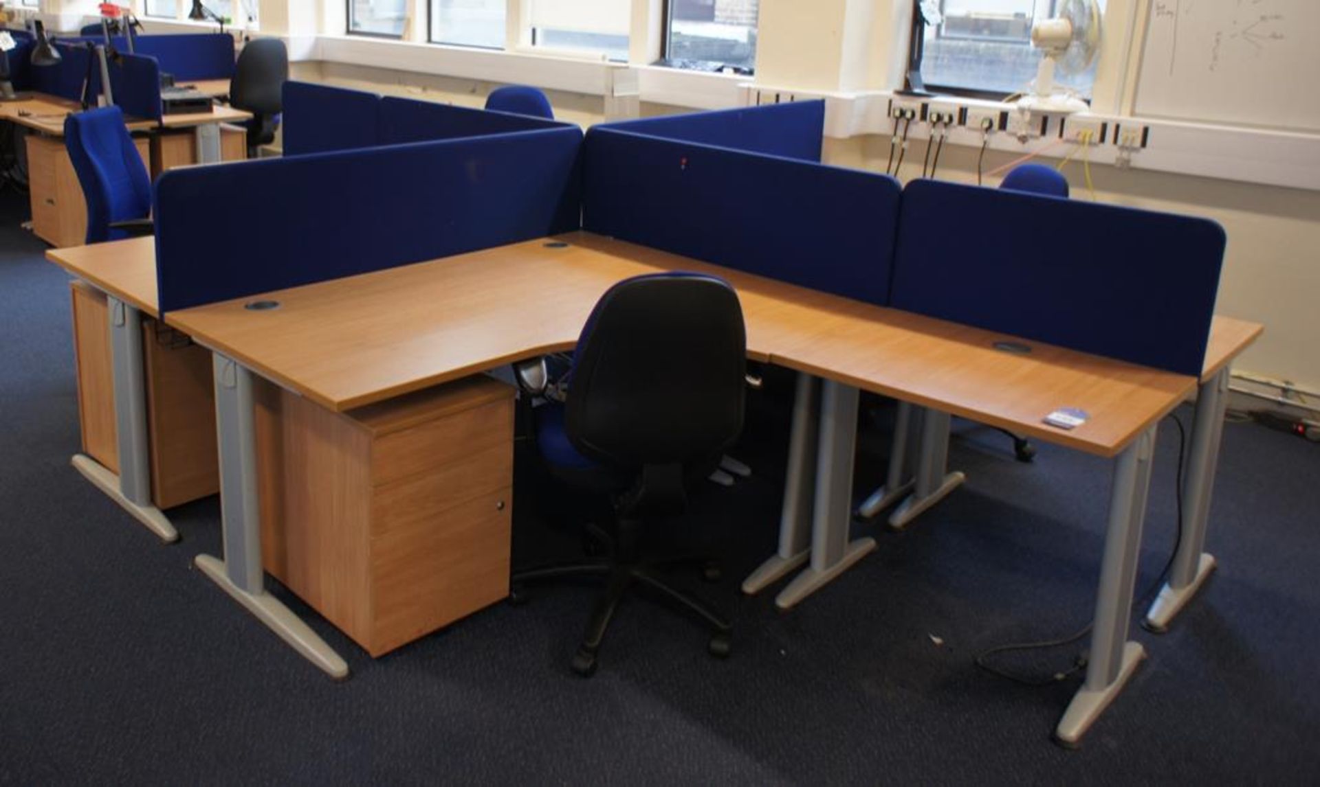 * Oak Effect 4 Person Desk Cluster Comprising of 2 R/H Radius Desks 1600x1200mm, 2 L/H Radius - Image 4 of 4