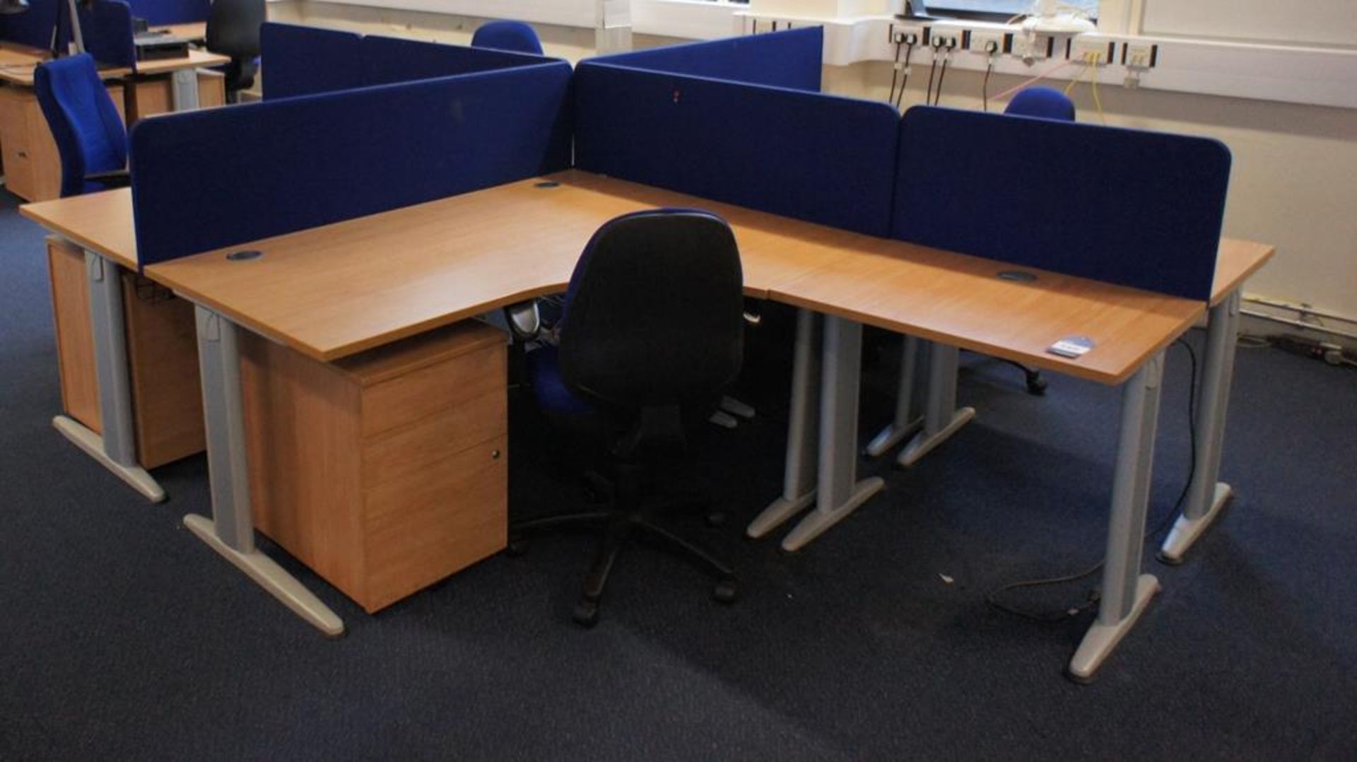 * Oak Effect 4 Person Desk Cluster Comprising of 2 R/H Radius Desks 1600x1200mm, 2 L/H Radius - Image 3 of 4