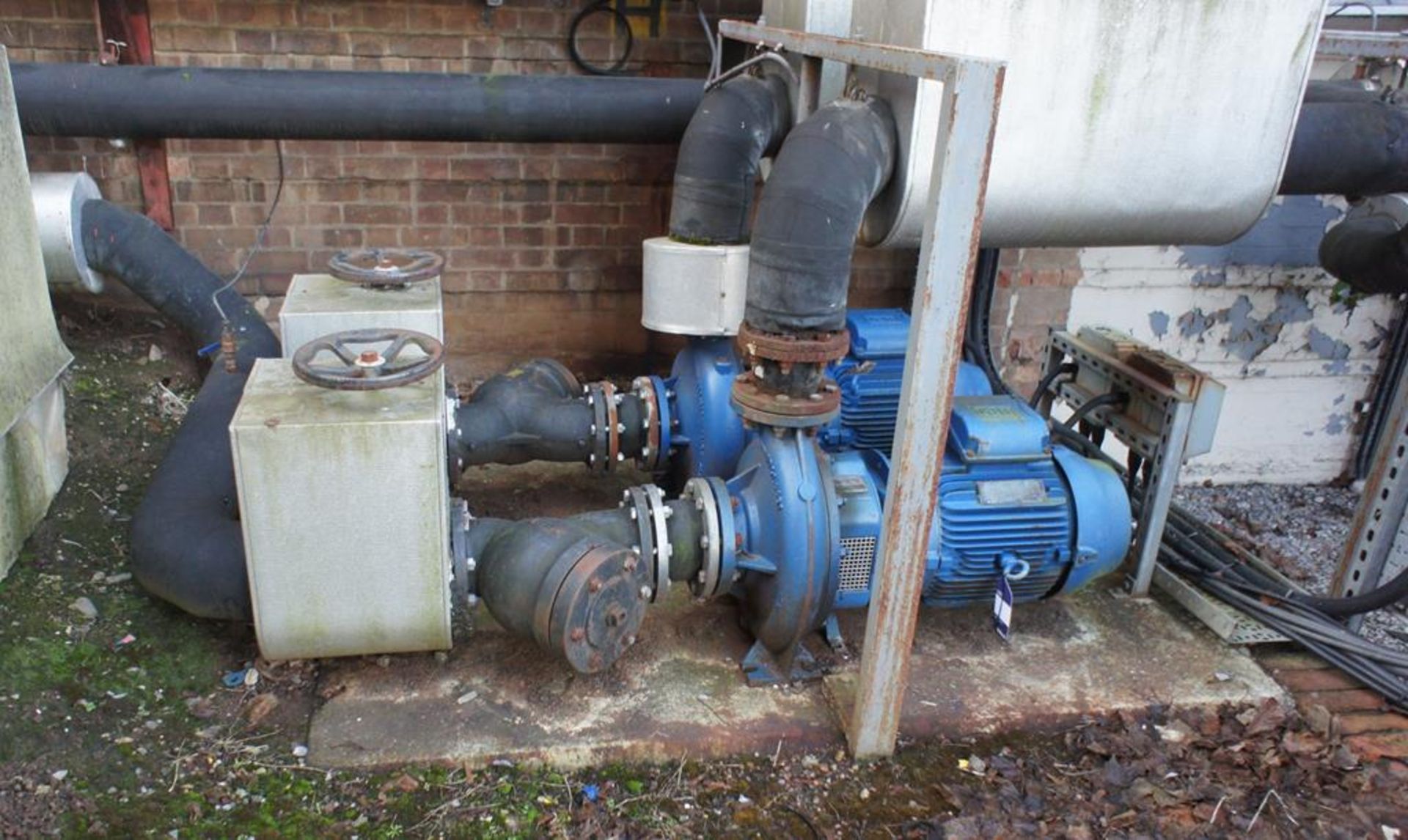 3 McQuay ALR 135.2 XN Air Conditioning Chillers, Year 2002. This Lot is Buyer to Remove. Please note - Image 14 of 32