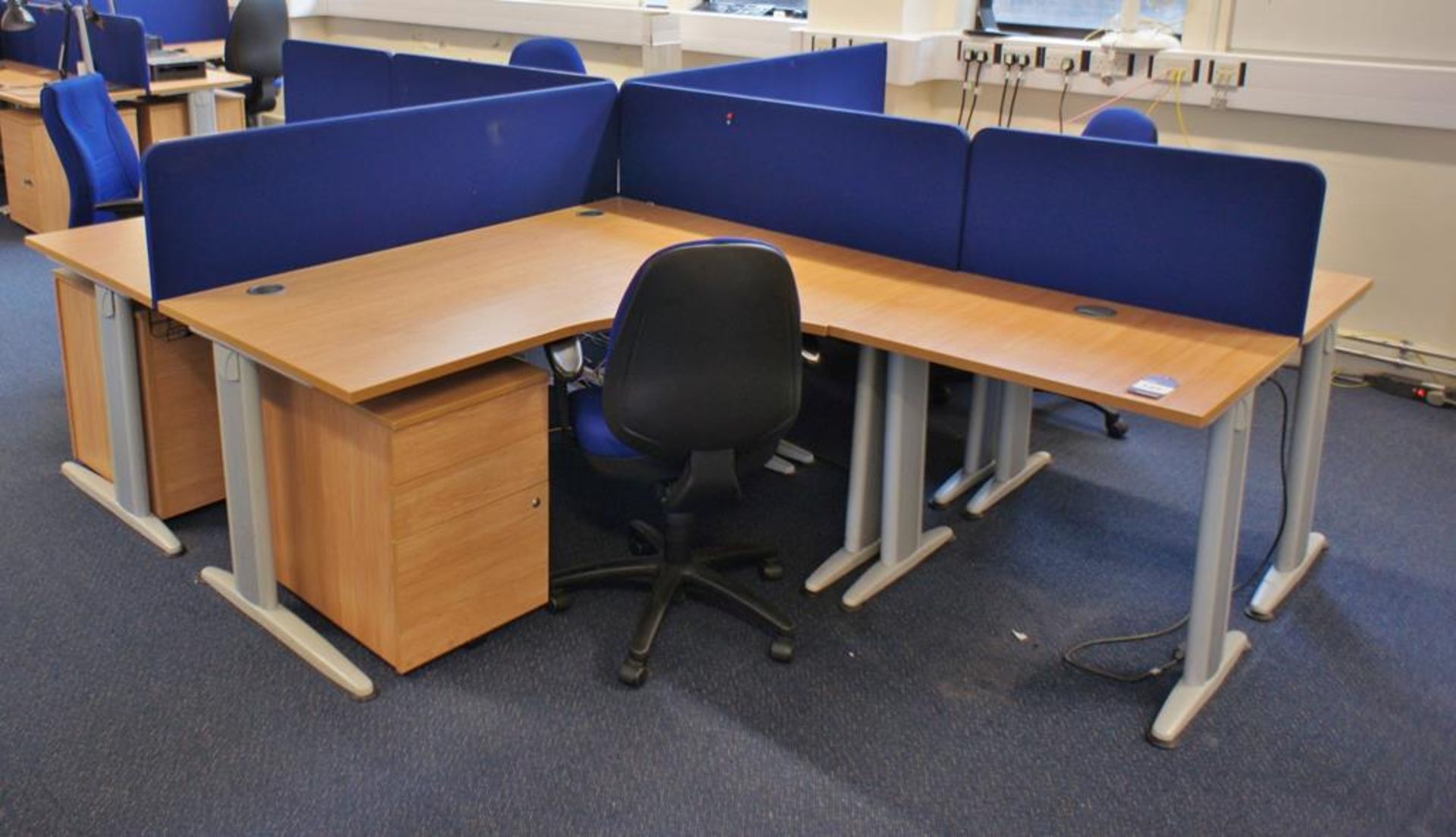 * Oak Effect 4 Person Desk Cluster Comprising of 2 R/H Radius Desks 1600x1200mm, 2 L/H Radius - Image 4 of 4