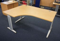 * Oak Effect L/H Radius Desk 1600x1200mm Photographs are provided for example purposes only and do