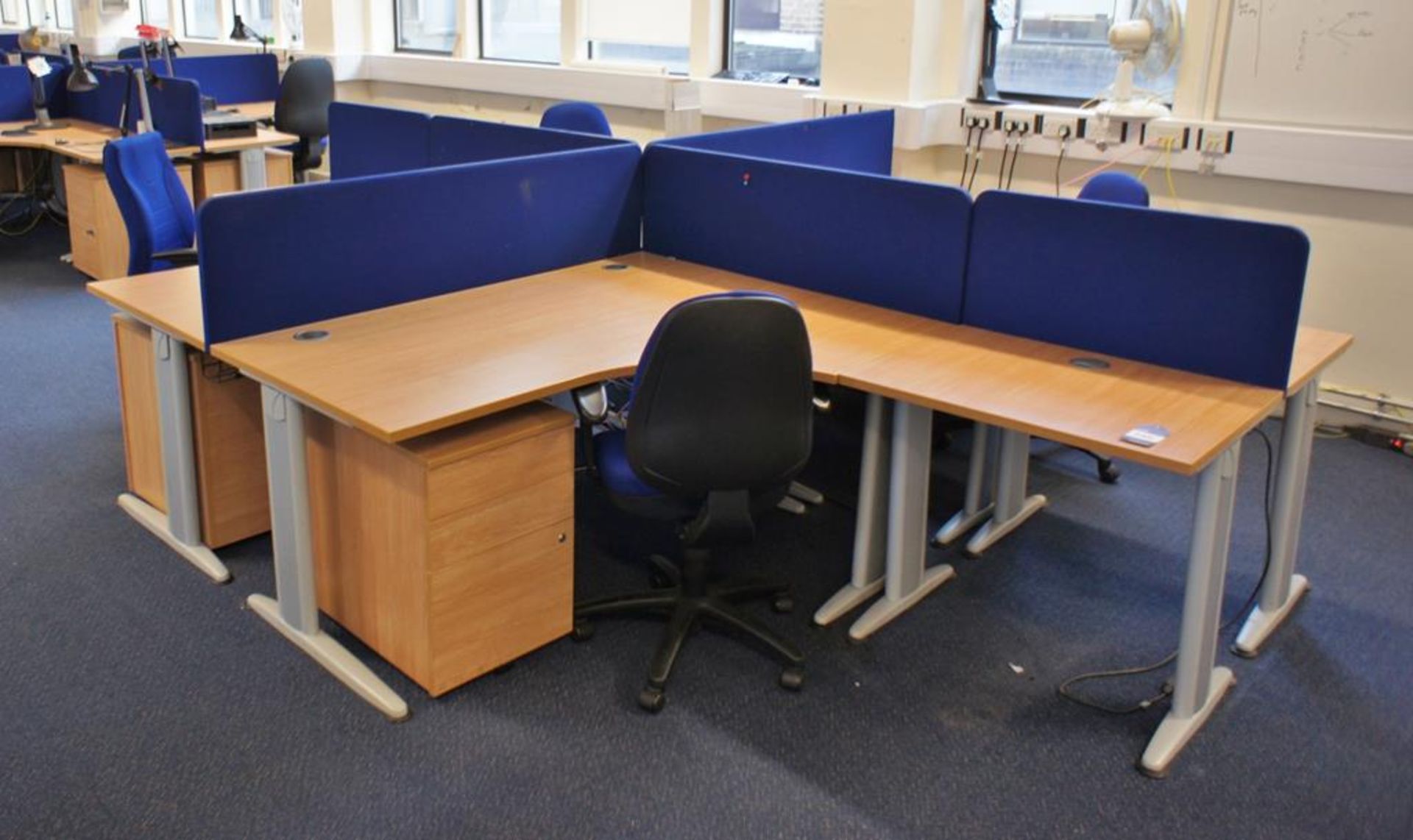 * Oak Effect 4 Person Desk Cluster Comprising of 2 R/H Radius Desks 1600x1200mm, 2 L/H Radius - Image 4 of 4