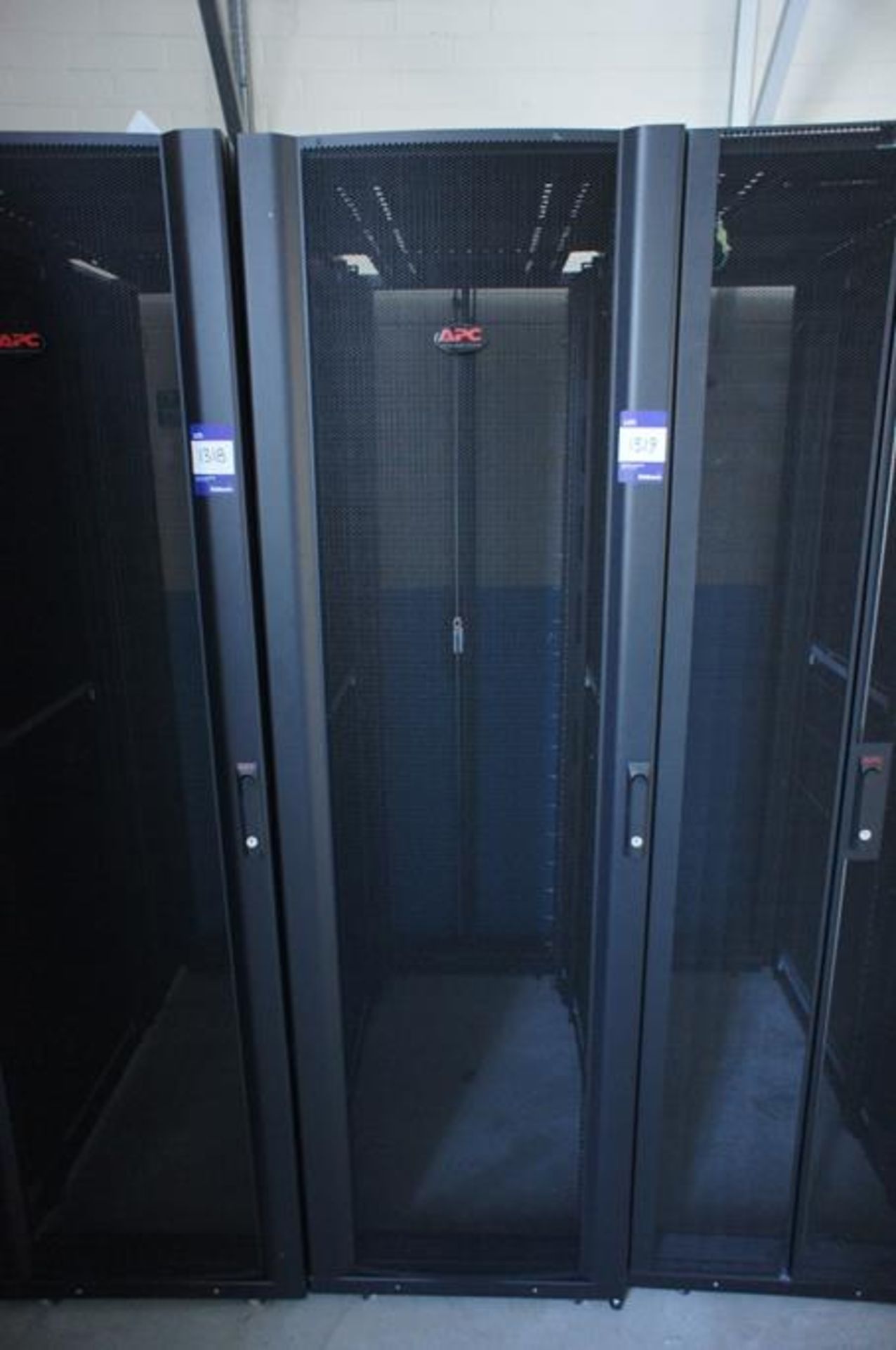 * APC AR350 Nutshelter server enclosure with single and double door entry, approx. size: width 600mm - Image 3 of 3