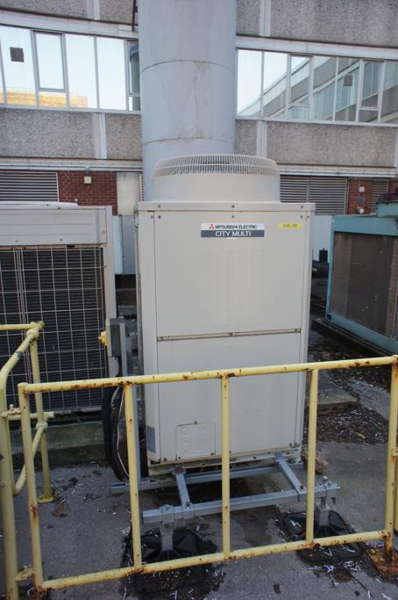 Mitsubishi PUH???? Chiller Unit, Year 2009. This Lot is Buyer to Remove. Please note that a Risk - Image 5 of 12