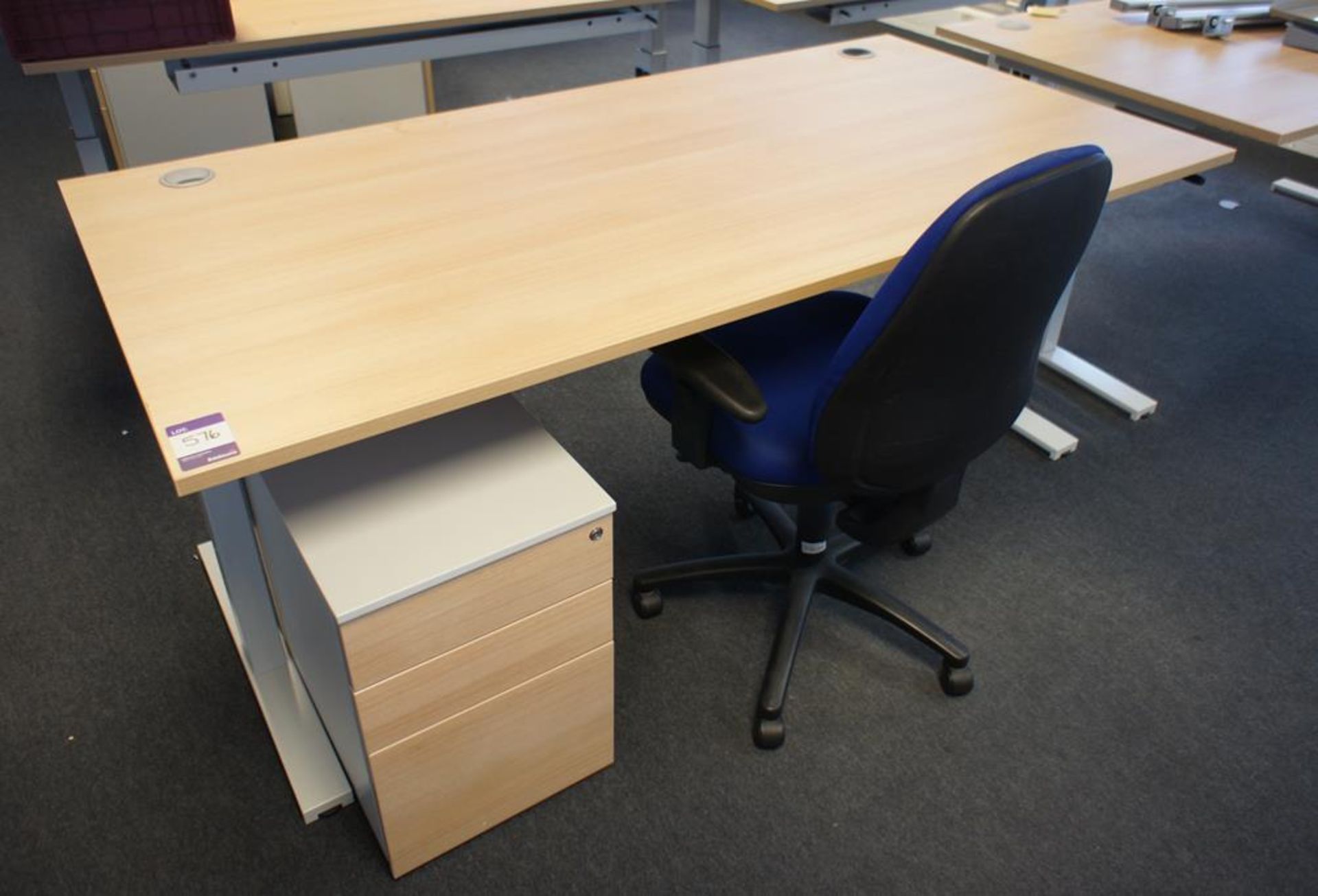 * Oak Effect Compiler Desk 2000x1000 with Rise and Fall Adjustment, with Matching Pedestal and - Bild 2 aus 3