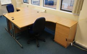 * Oak Effect 2 Person Desk Cluster Comprising of R/H Radius Desk 1600x1200mm, L/H Radius Desk