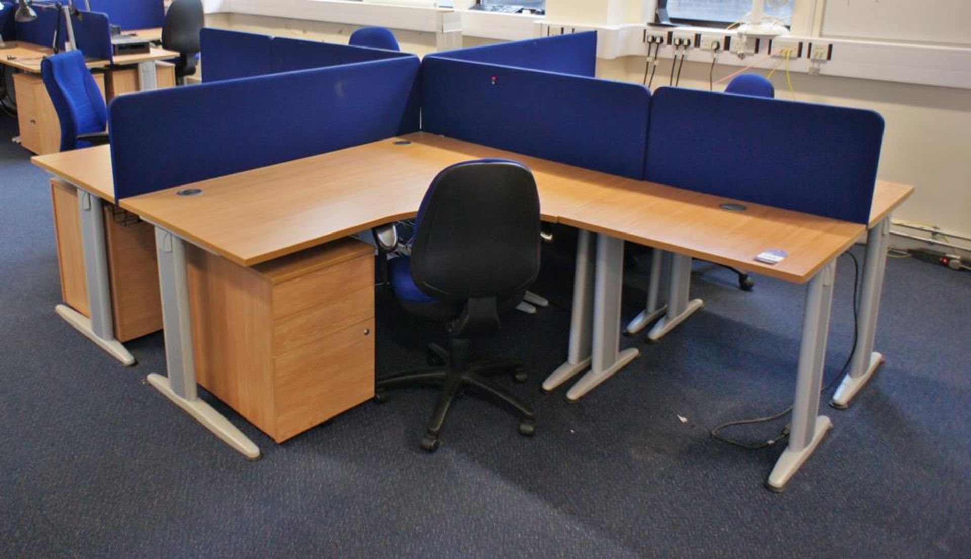 * Oak Effect 4 Person Desk Cluster Comprising of 2 R/H Radius Desks 1600x1200mm, 2 L/H Radius - Image 4 of 4