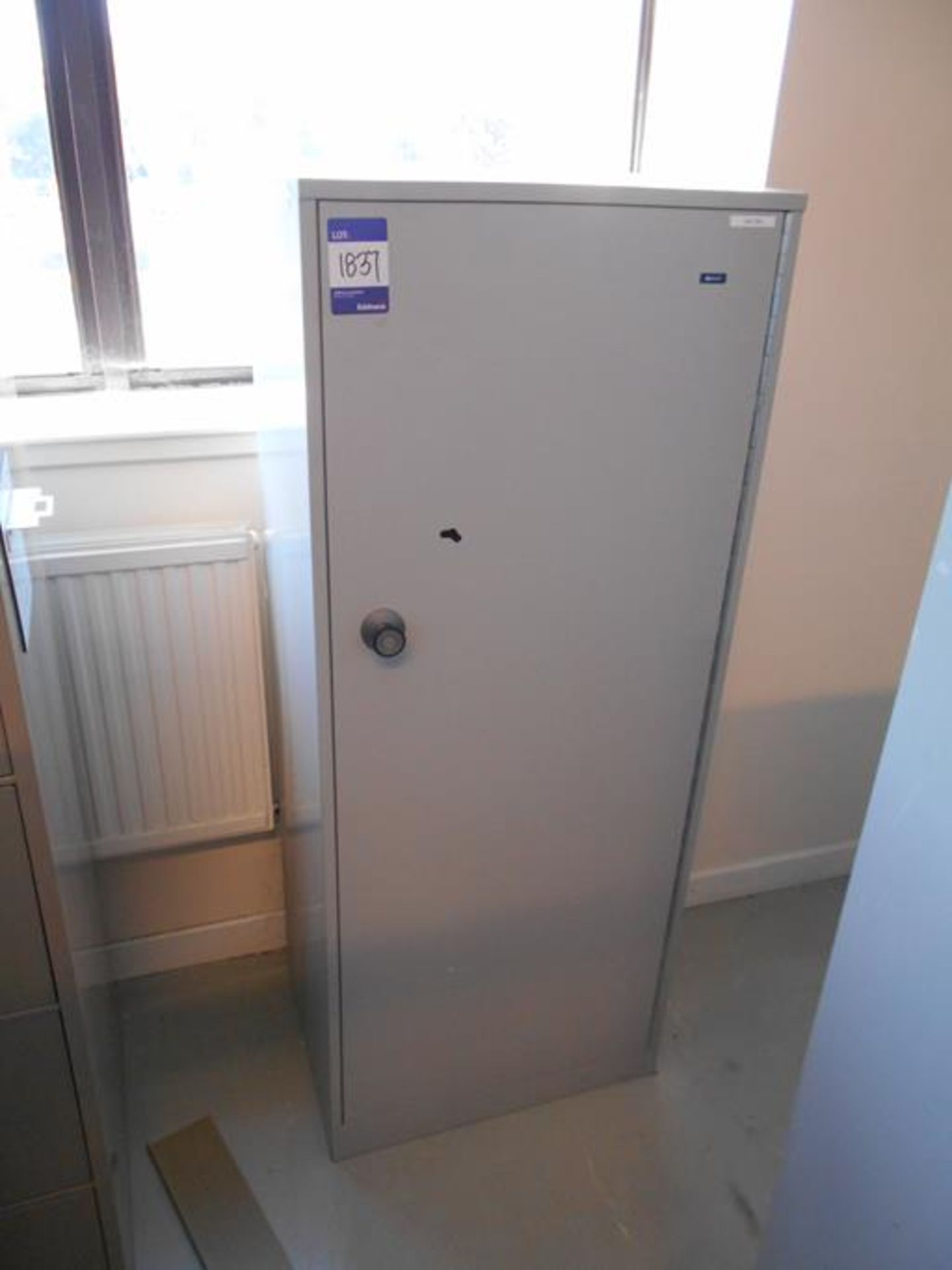 * Heavy Duty Steel Secure Single Door Cabinet 1520 x 610 x 470 Photographs are provided for - Image 3 of 5