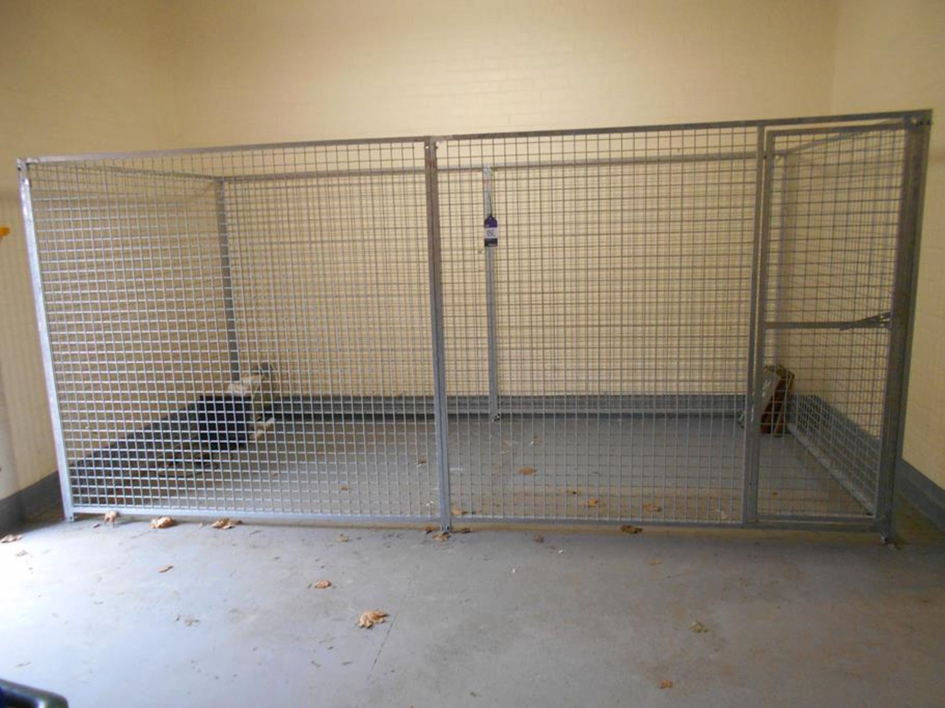 Four Sided Galvanise Mesh Holding Pen - Bild 2 aus 2