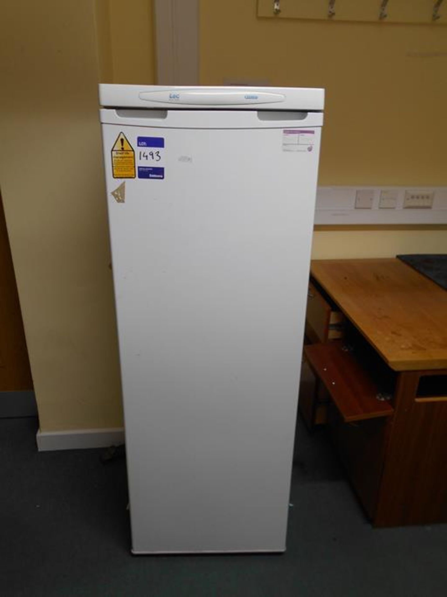 * LEC Turbo Upright Fridge 1500 x 520 x 560 Photographs are provided for example purposes only and