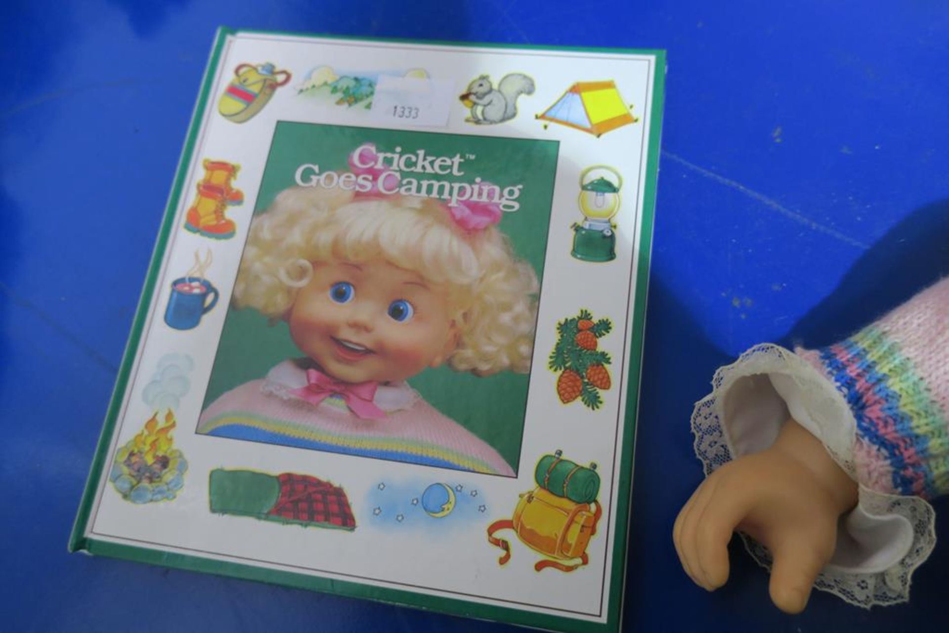 Vintage 80's Cricket Doll with 'Cricket Goes Camping Book' - Image 4 of 4