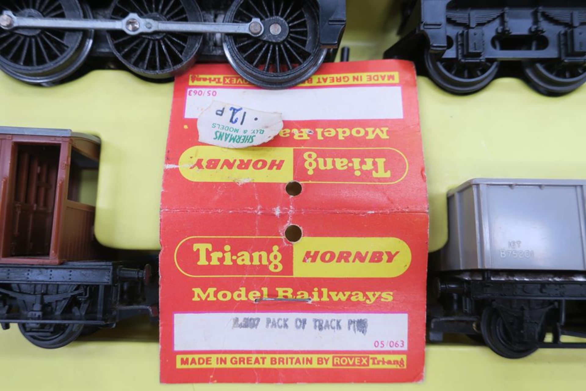 Tri-ang Hornby RS.606 Express Goods Model Railway Set - Image 2 of 3