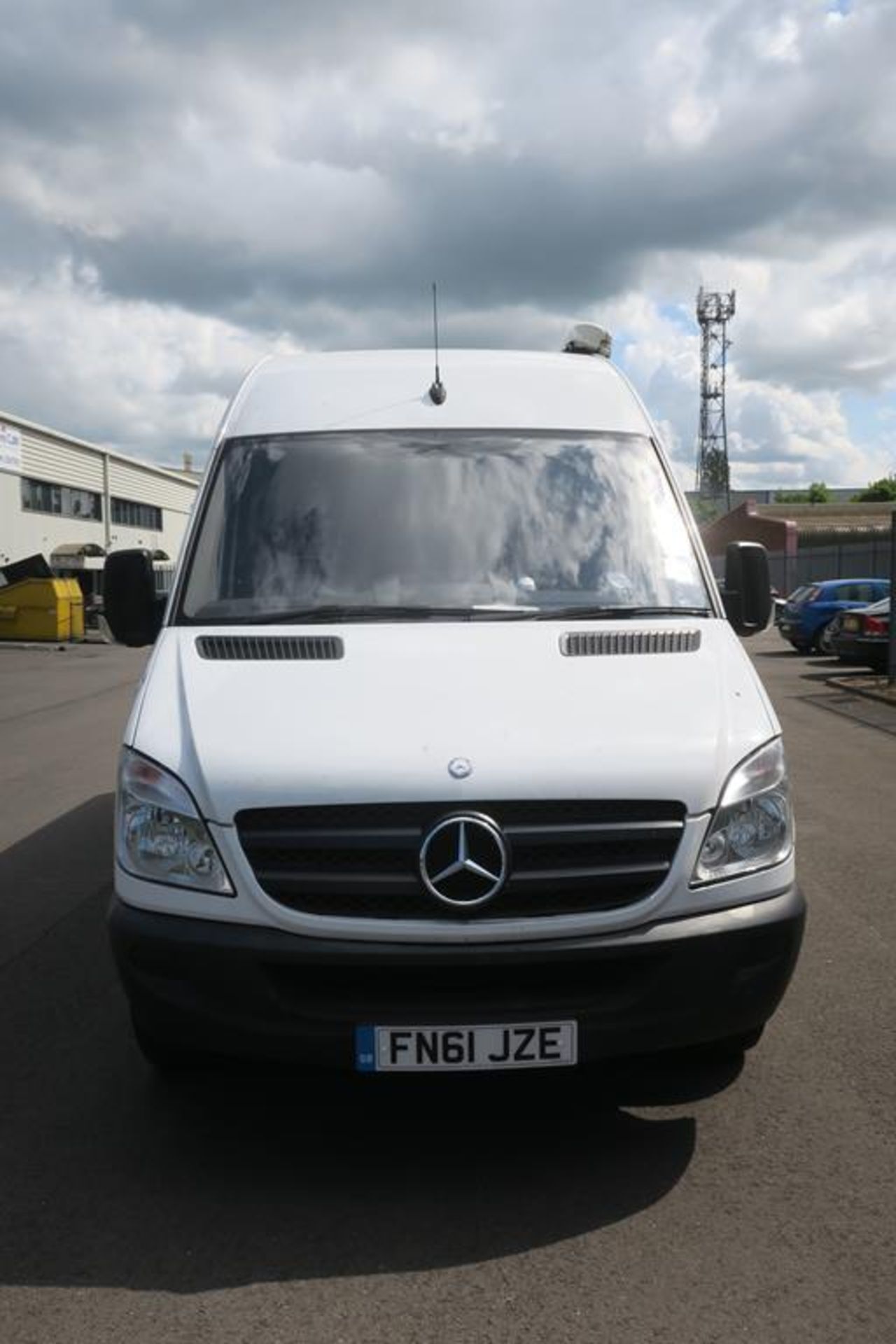 2011 Mercedes Benz Sprinter LWB - Image 2 of 17