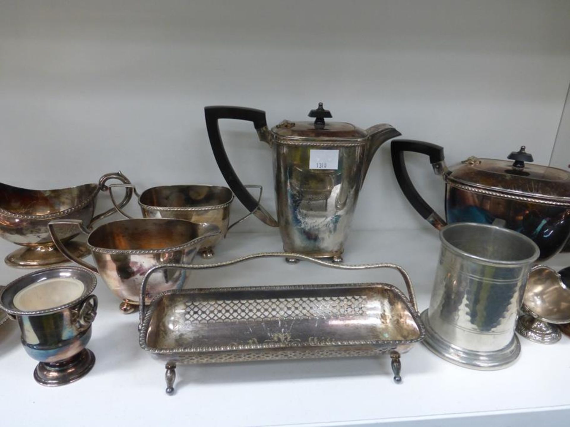 A Selection of Metalware to include an Oneida Silver Plated Dish etc (est £20-£40) - Image 4 of 5