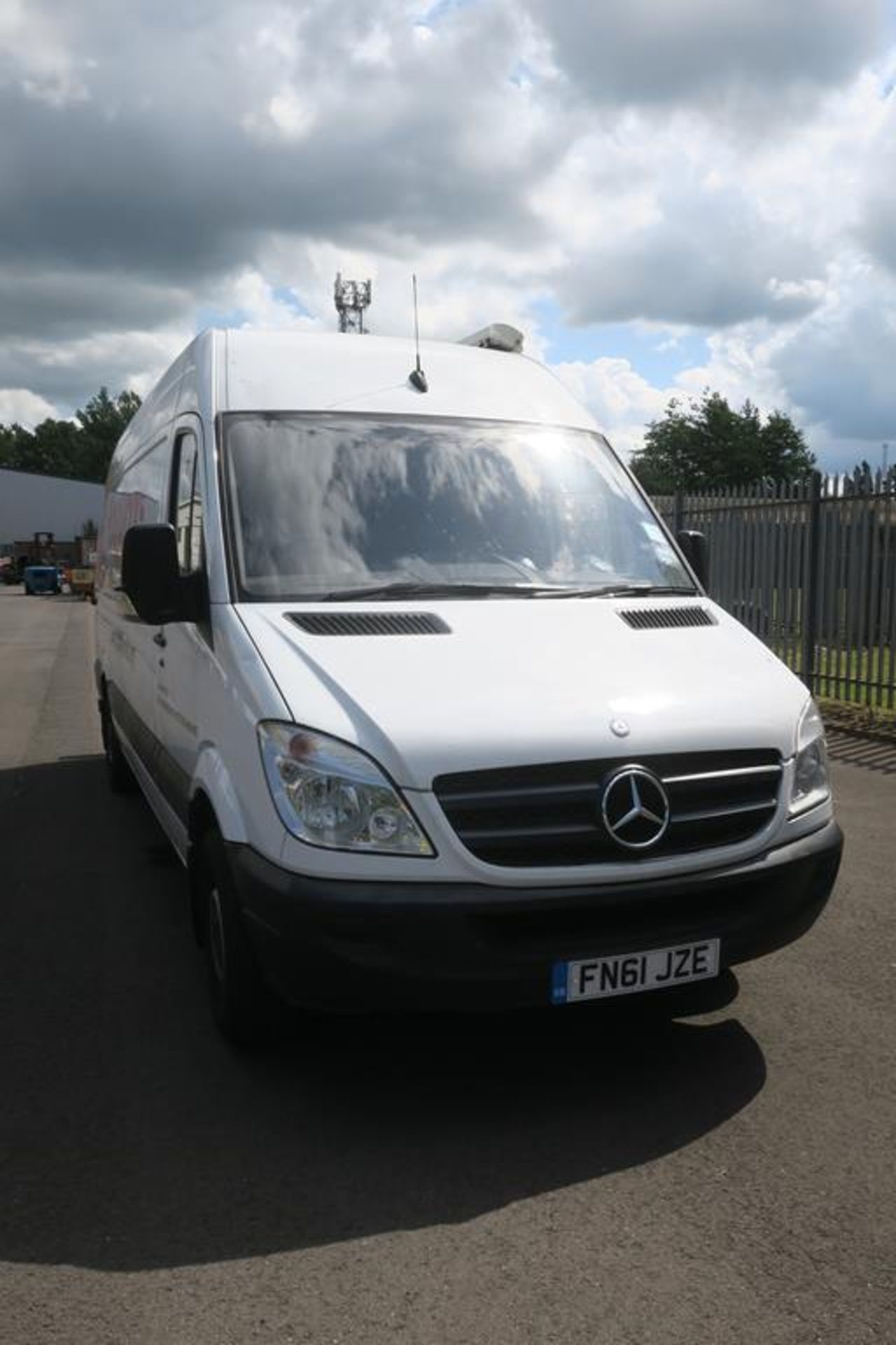 2011 Mercedes Benz Sprinter LWB - Image 3 of 17