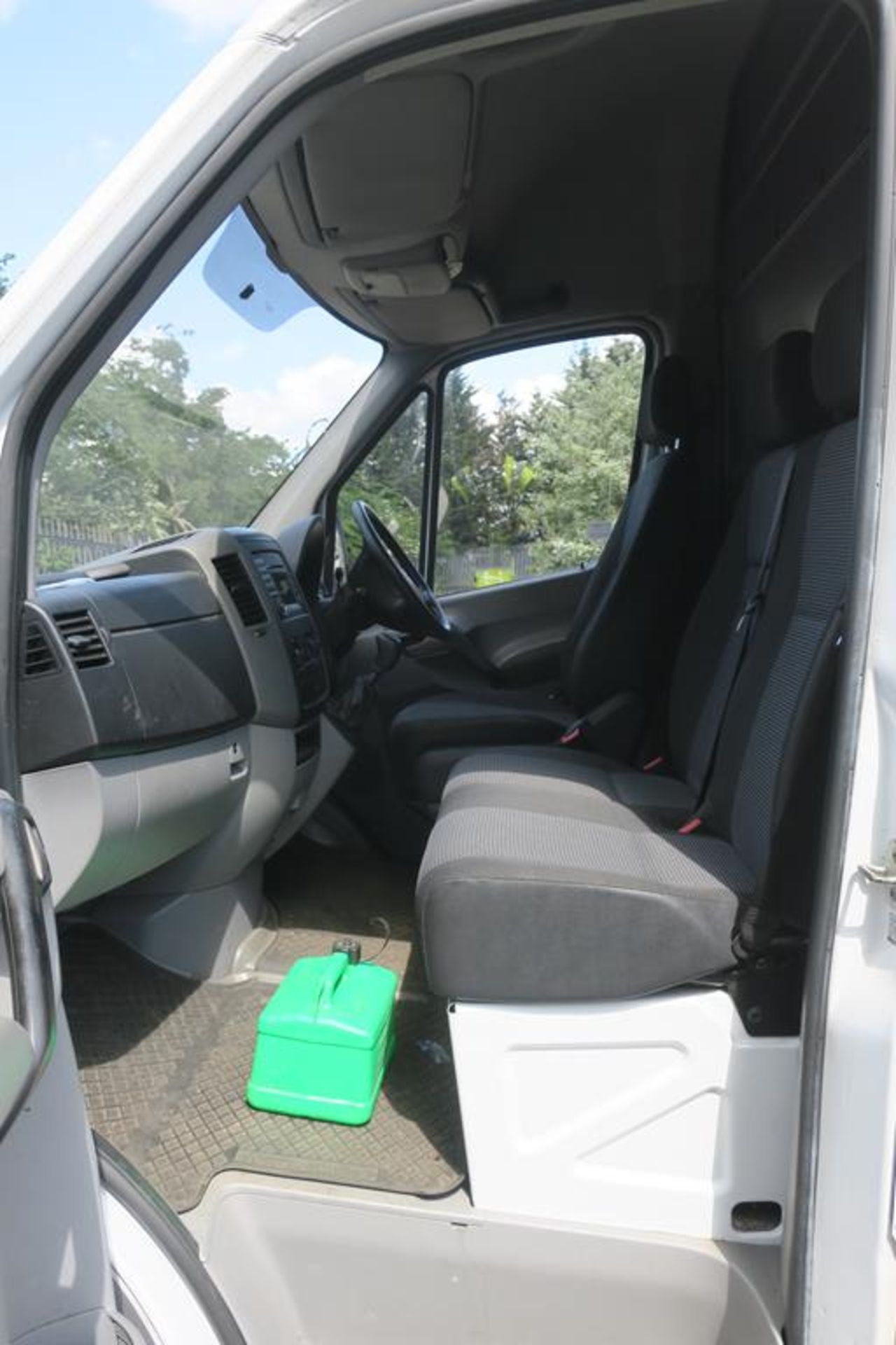 2011 Mercedes Benz Sprinter LWB - Image 15 of 17