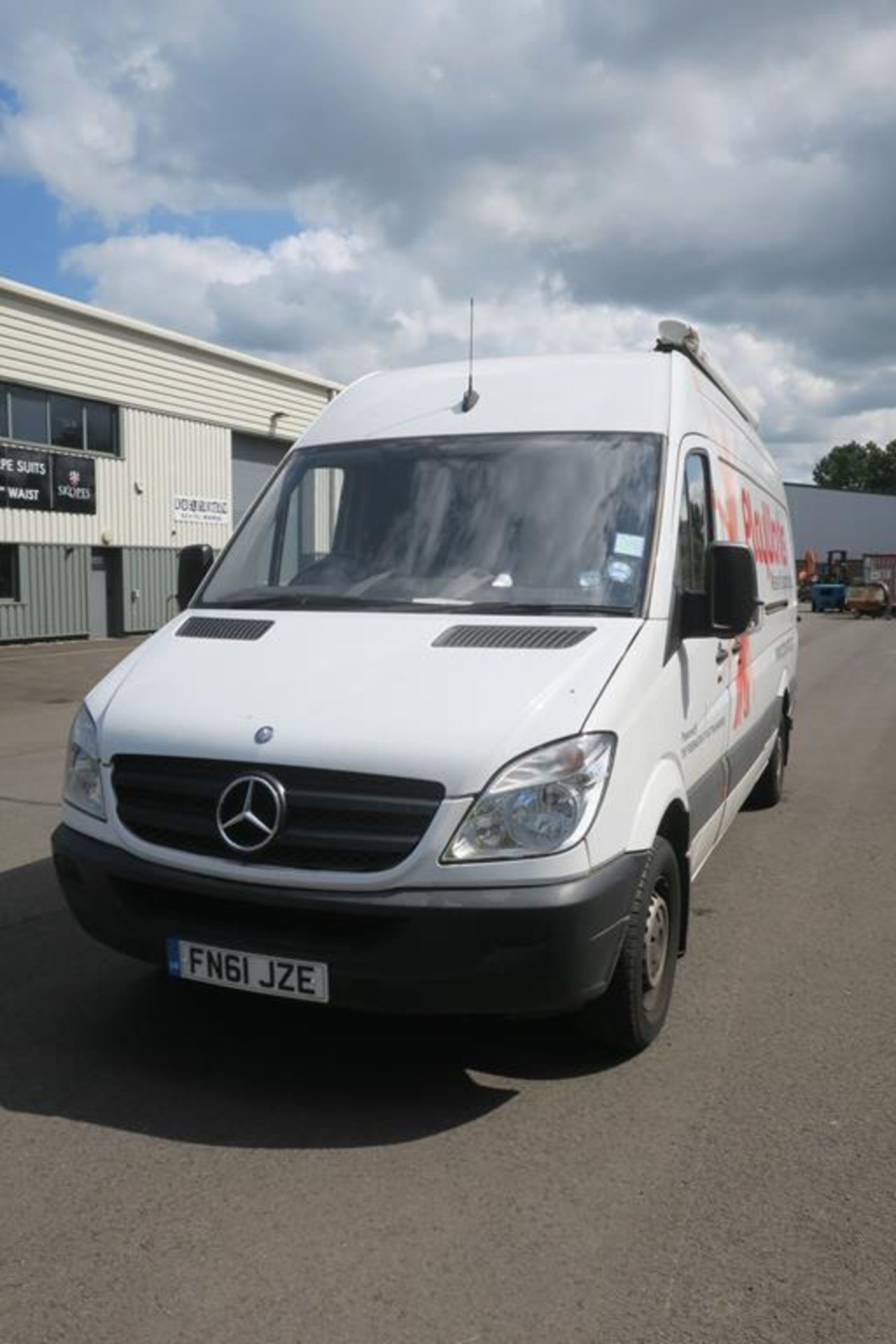 2011 Mercedes Benz Sprinter LWB - Image 4 of 17