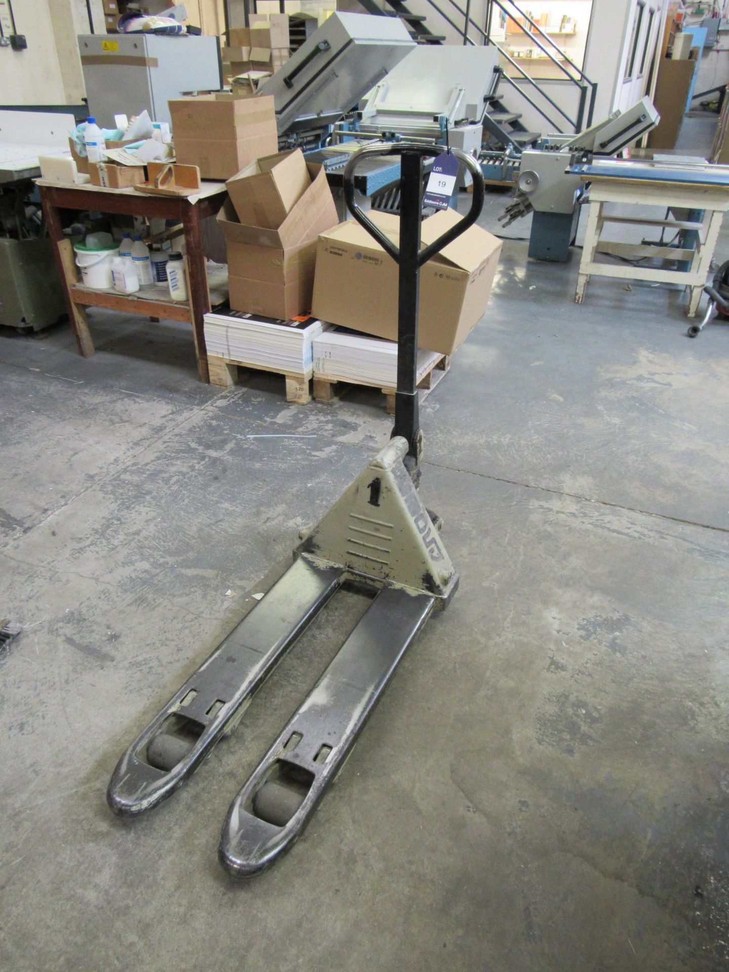 Crown Pallet Truck, 900mm Tines - Image 2 of 2