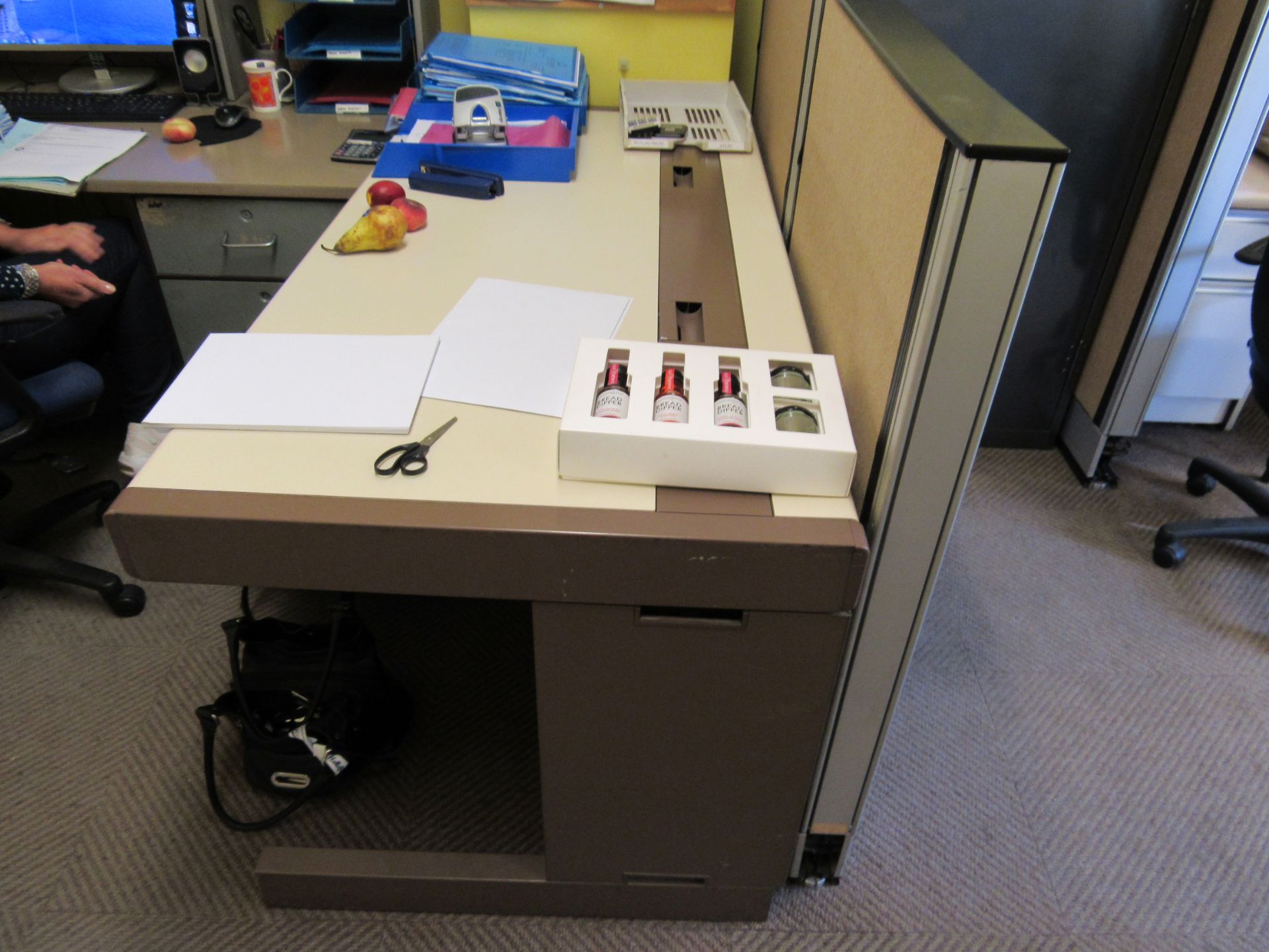 4 Various Metal Formed Desks & 4 Drawer Filing Cabinet - Image 3 of 4