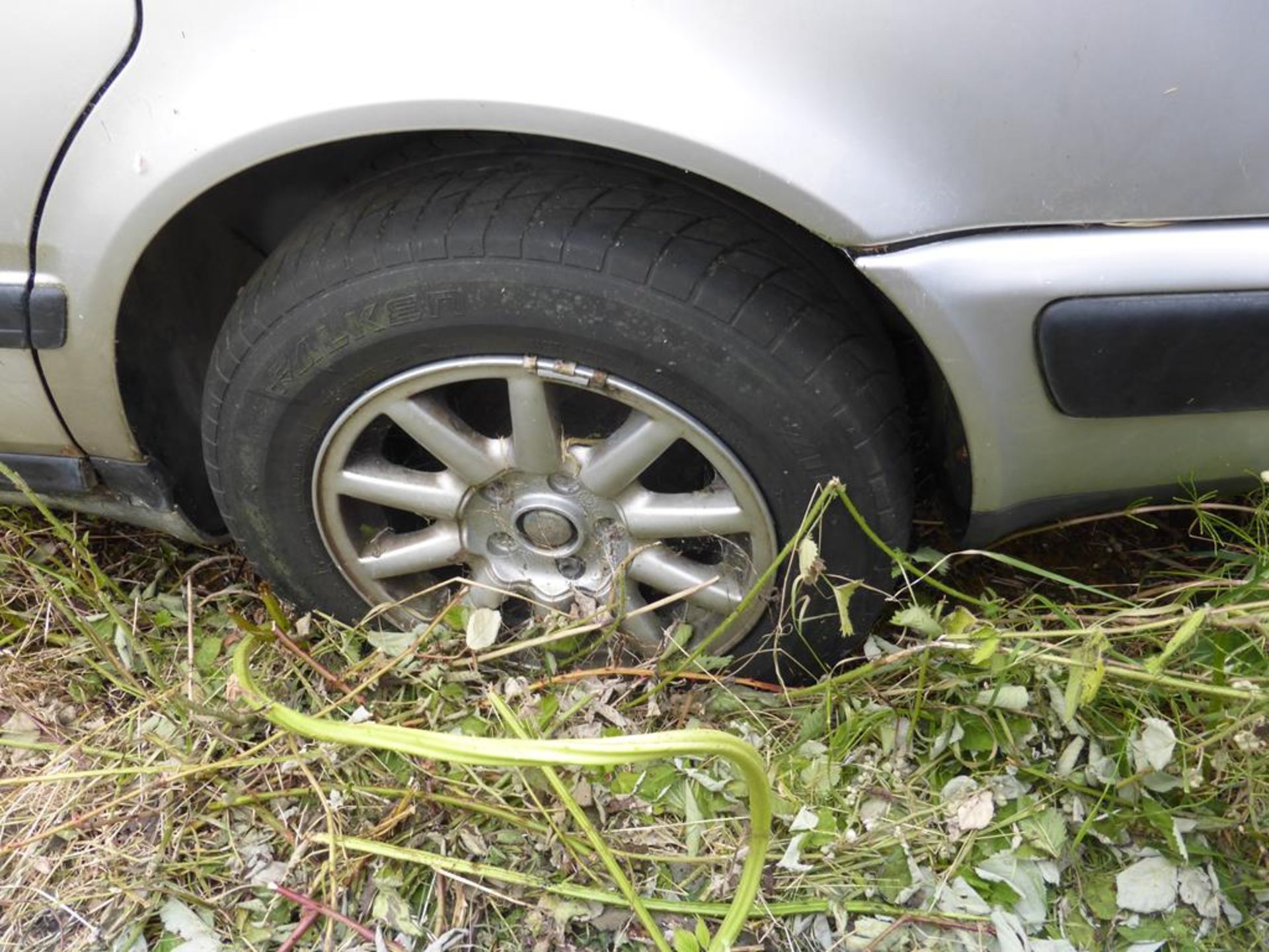 An Audi 100 2.8 Automatic (needs work or good for spares) - Image 4 of 10