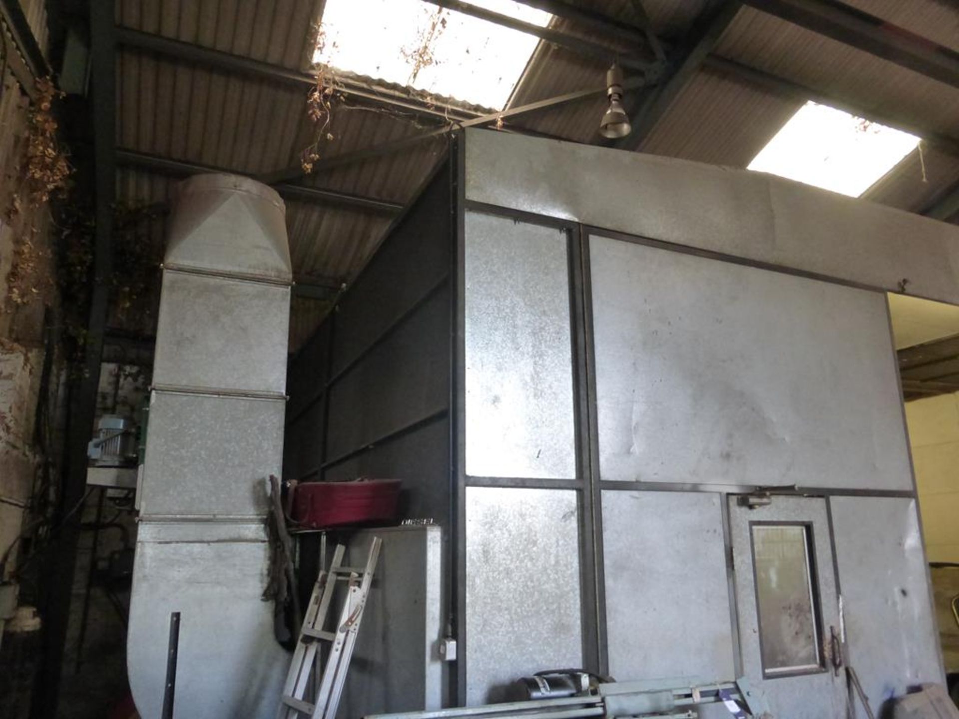 A Spray Booth - Image 2 of 13