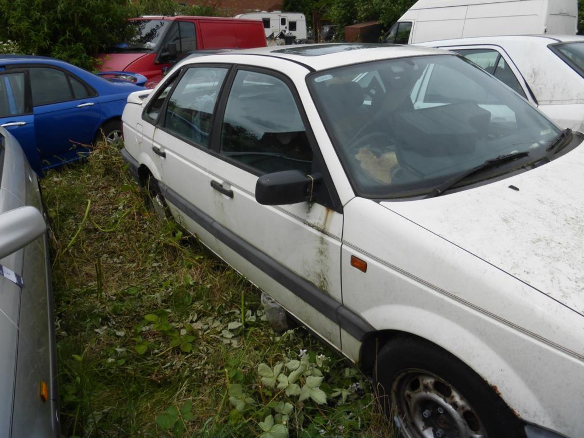 A VW Passat CL Automatic (needs work or good for spares) - Image 5 of 9