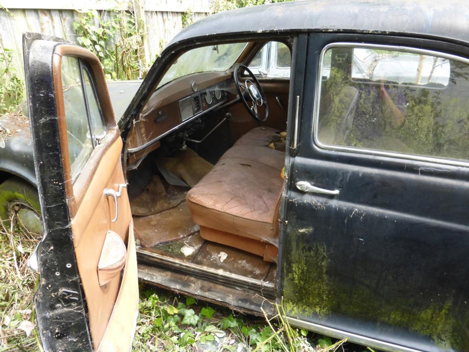 A Rover P4 (in need of restoration) - Image 5 of 15