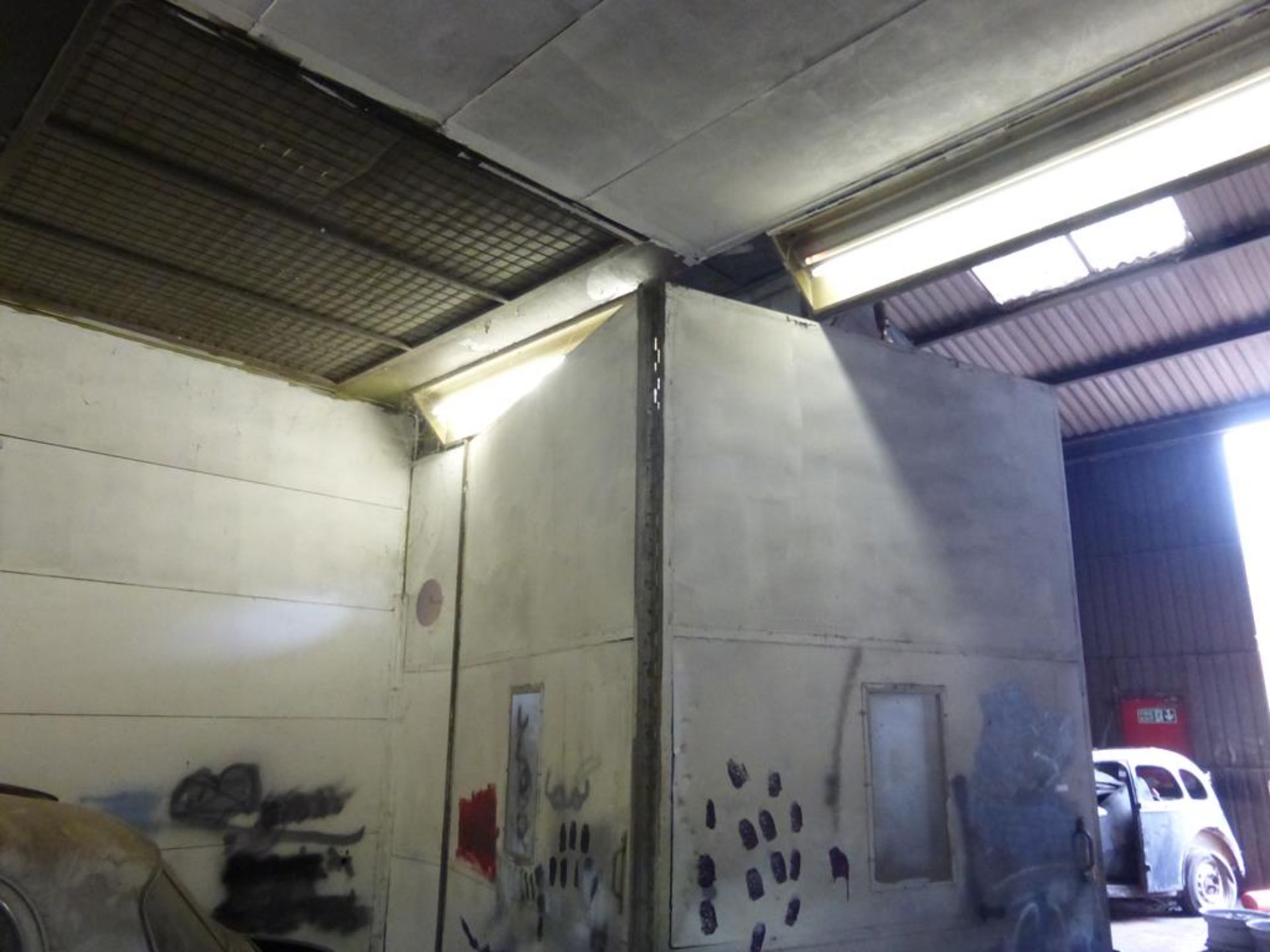 A Spray Booth - Image 7 of 13