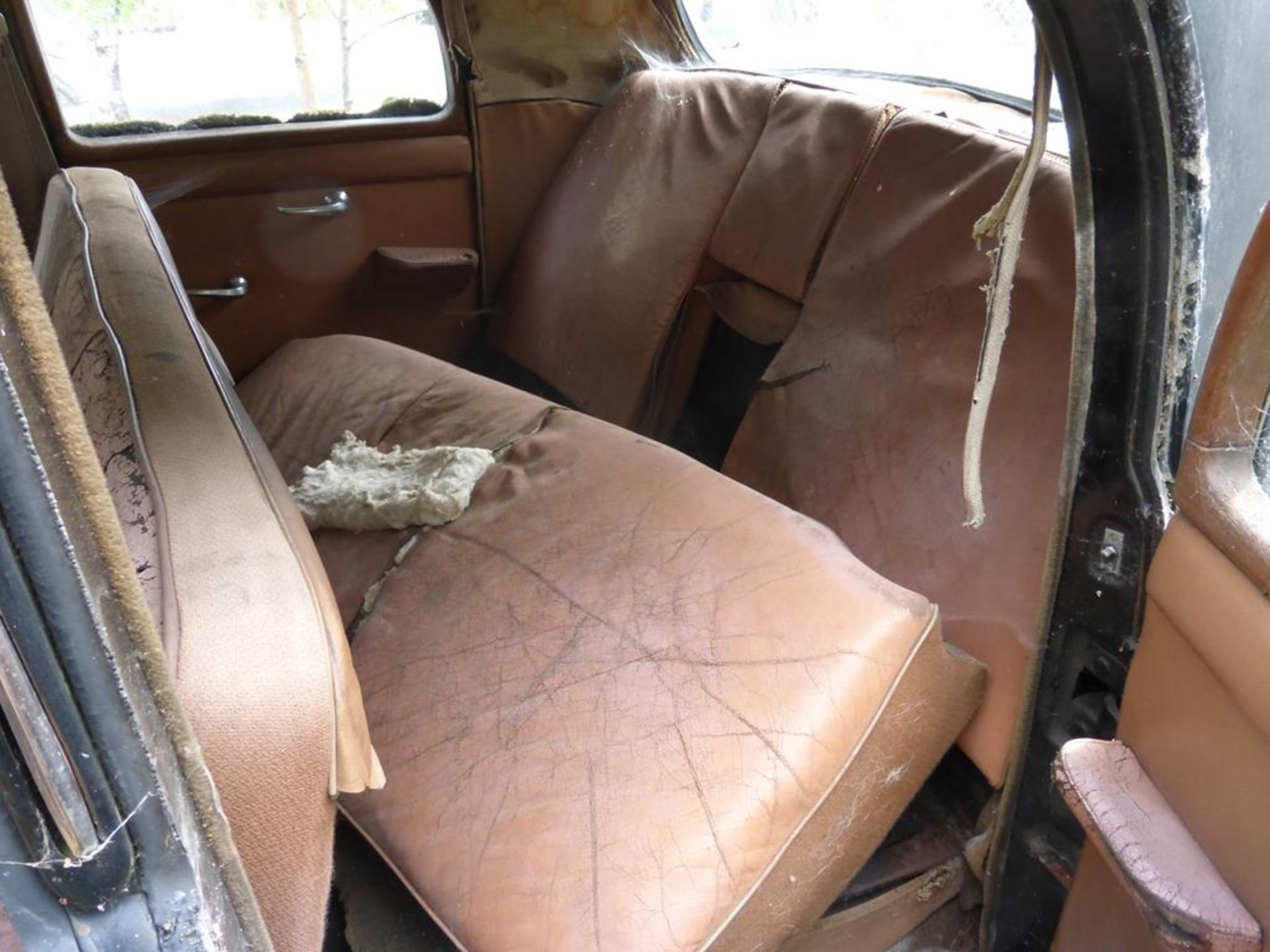 A Rover P4 (in need of restoration) - Image 9 of 15