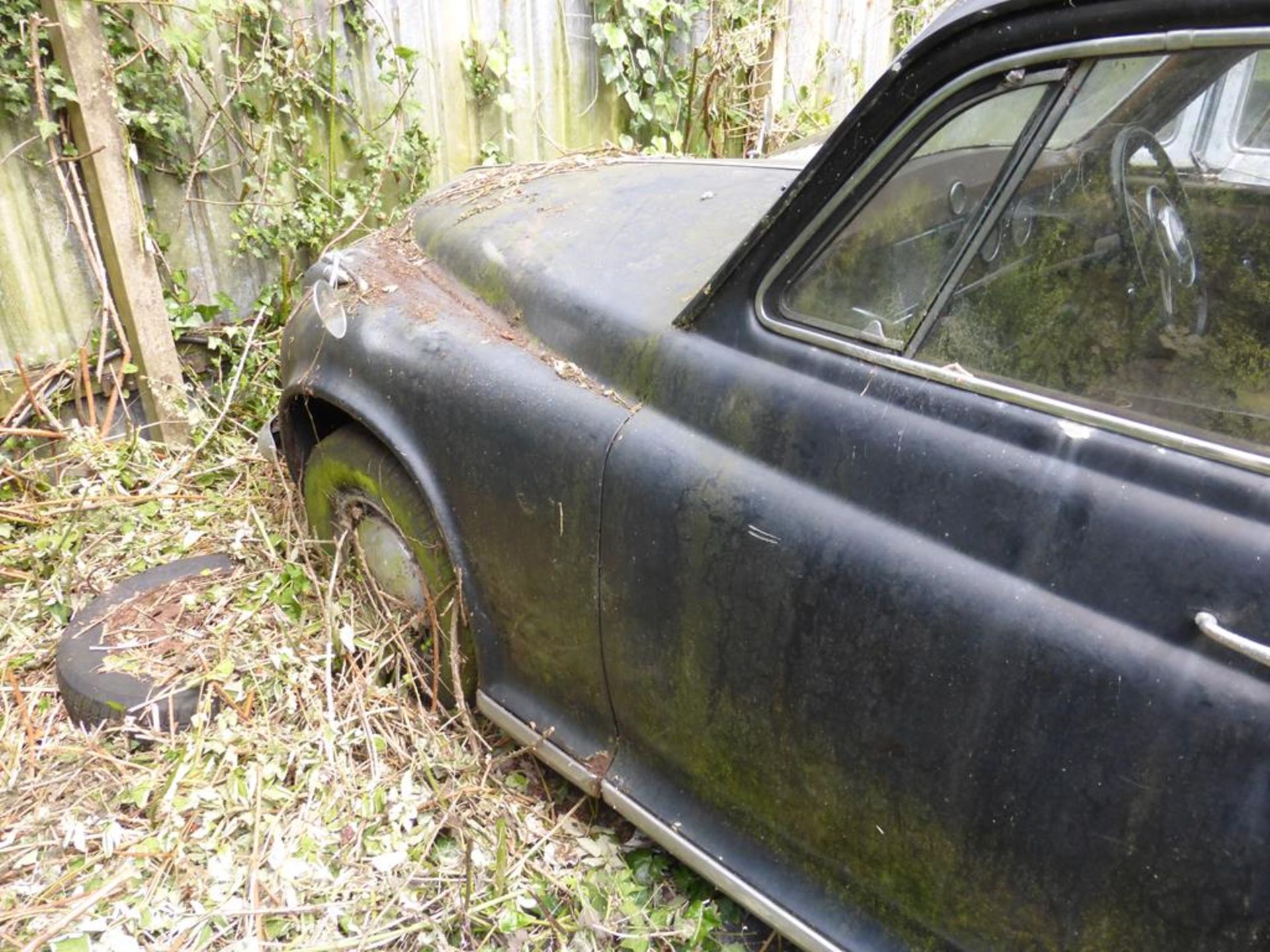A Rover P4 (in need of restoration) - Image 11 of 15