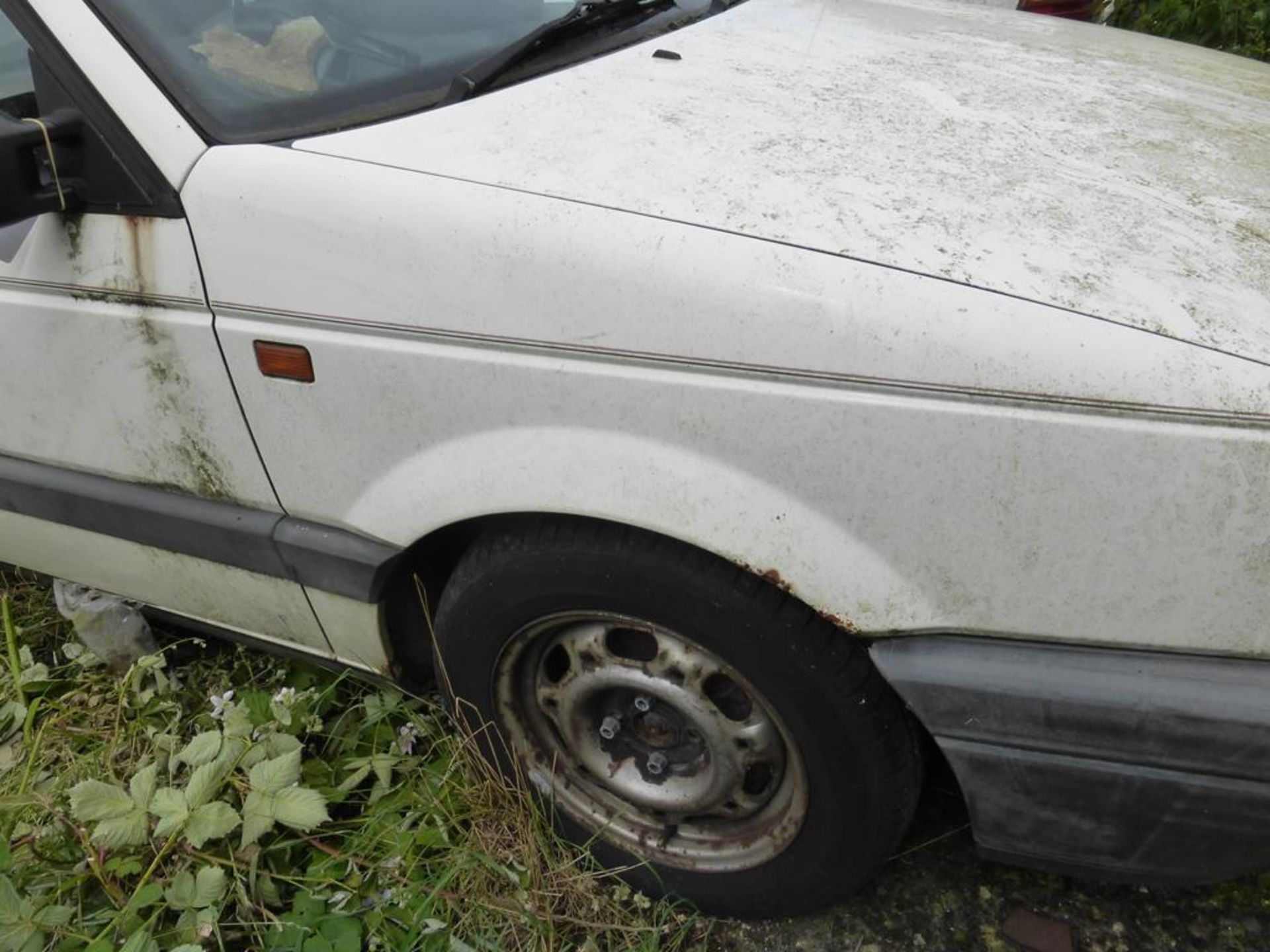 A VW Passat CL Automatic (needs work or good for spares) - Image 8 of 9