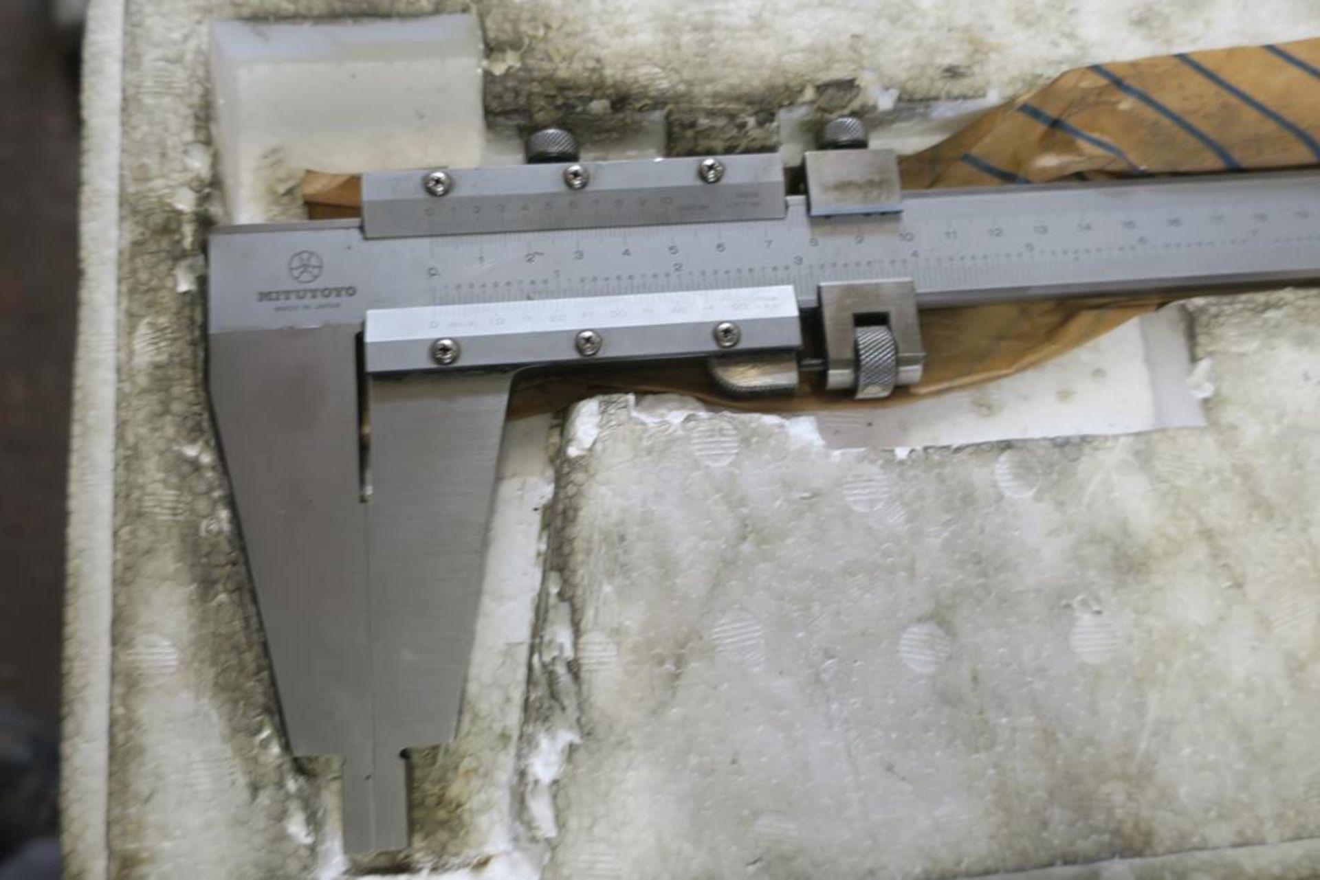 Assorted Vernier Calipers to include:- a Mitutoyo 24", Mitutoyo 12" Vertical, etc. - Image 4 of 6