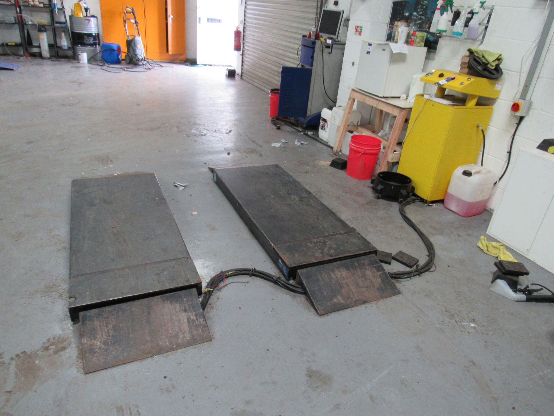 Rotary Porsche 3000kg Hydraulic Scissor Lift, Serial Number 5405274