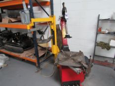 Guilliano S225 Tyre Changer, Serial Number 1900200104, 2005 (Located at Unit 11)