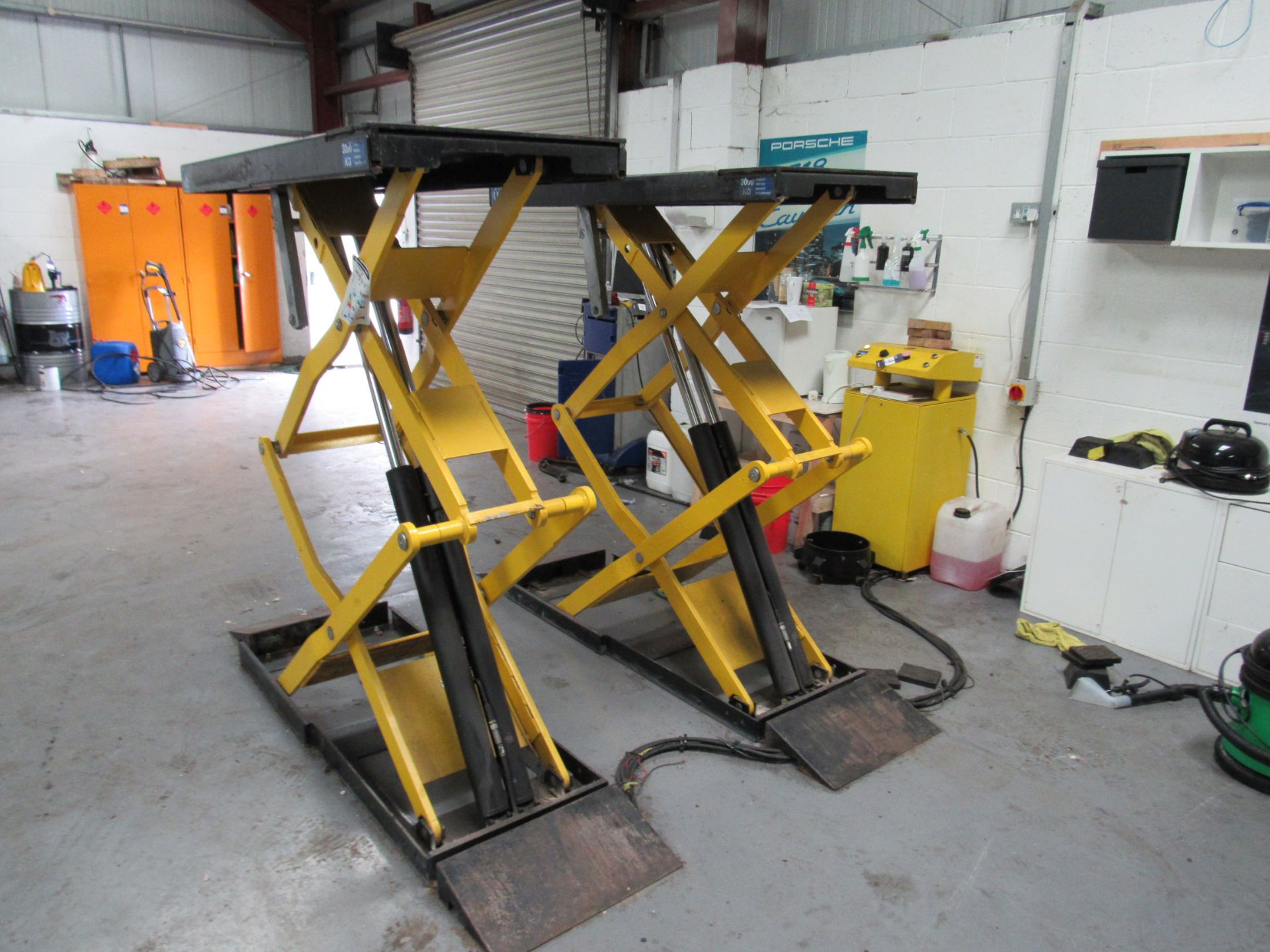 Rotary Porsche 3000kg Hydraulic Scissor Lift, Serial Number 5405274