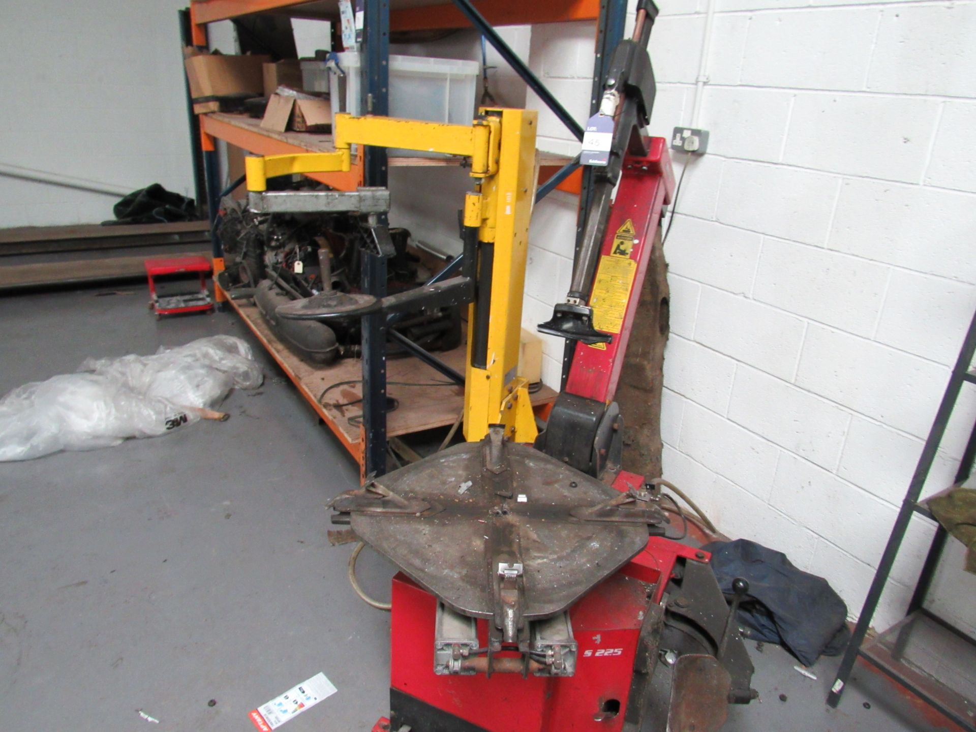 Guilliano S225 Tyre Changer, Serial Number 1900200104, 2005 (Located at Unit 11) - Image 2 of 4