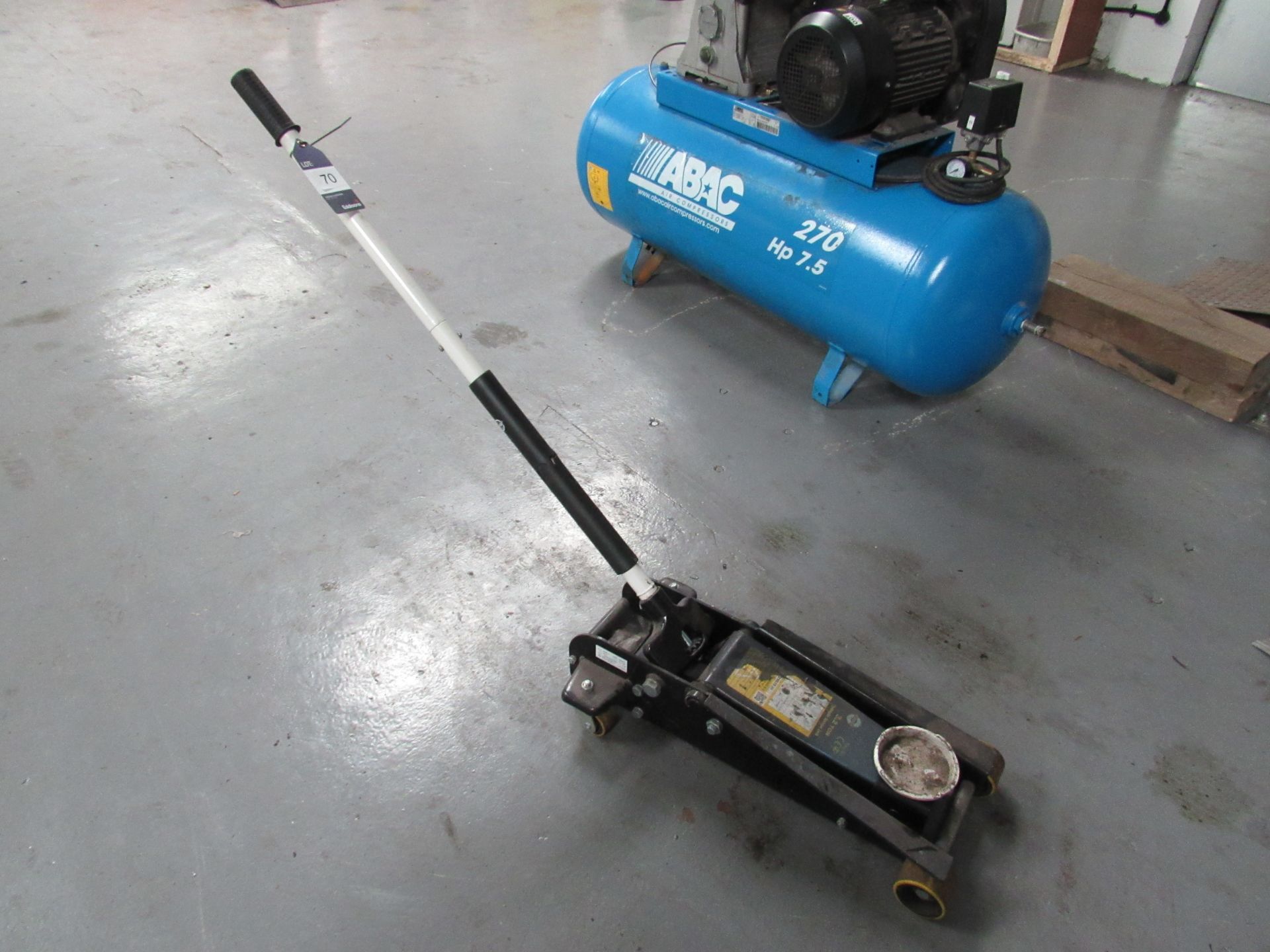 Omega 3.2Ton Hydraulic Service Jack (Located at Unit 11) - Image 2 of 2