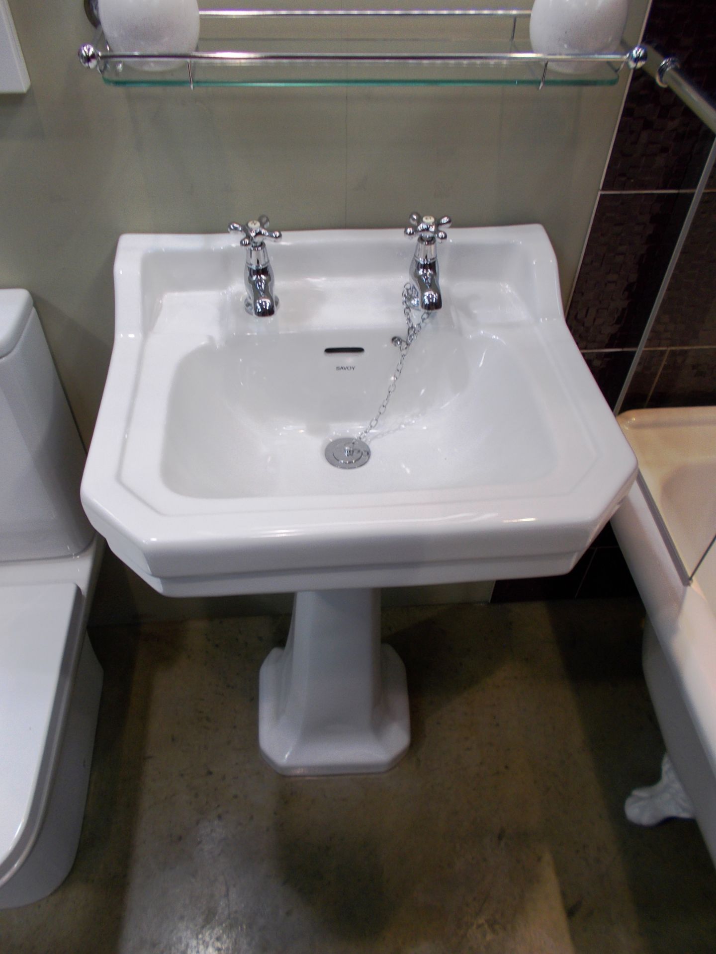 Norfolk 115 litre capacity bath, with sink and toilet. RRP £1,500 - Image 4 of 5