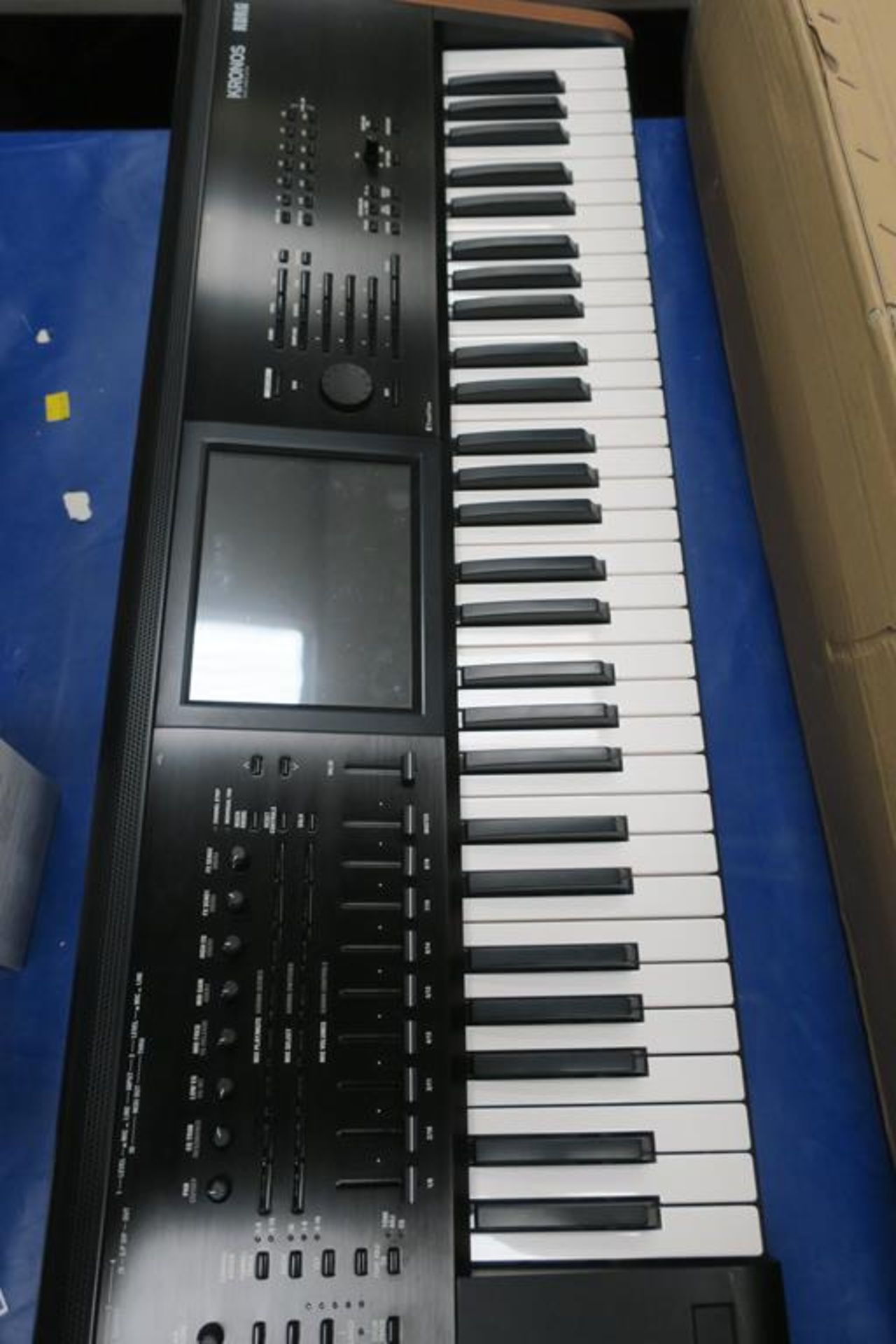 Korg Kronos 2 61-note Workstation Demo, a Gator GKC 1540 Keyboard Cover 76/61-note together with Pre