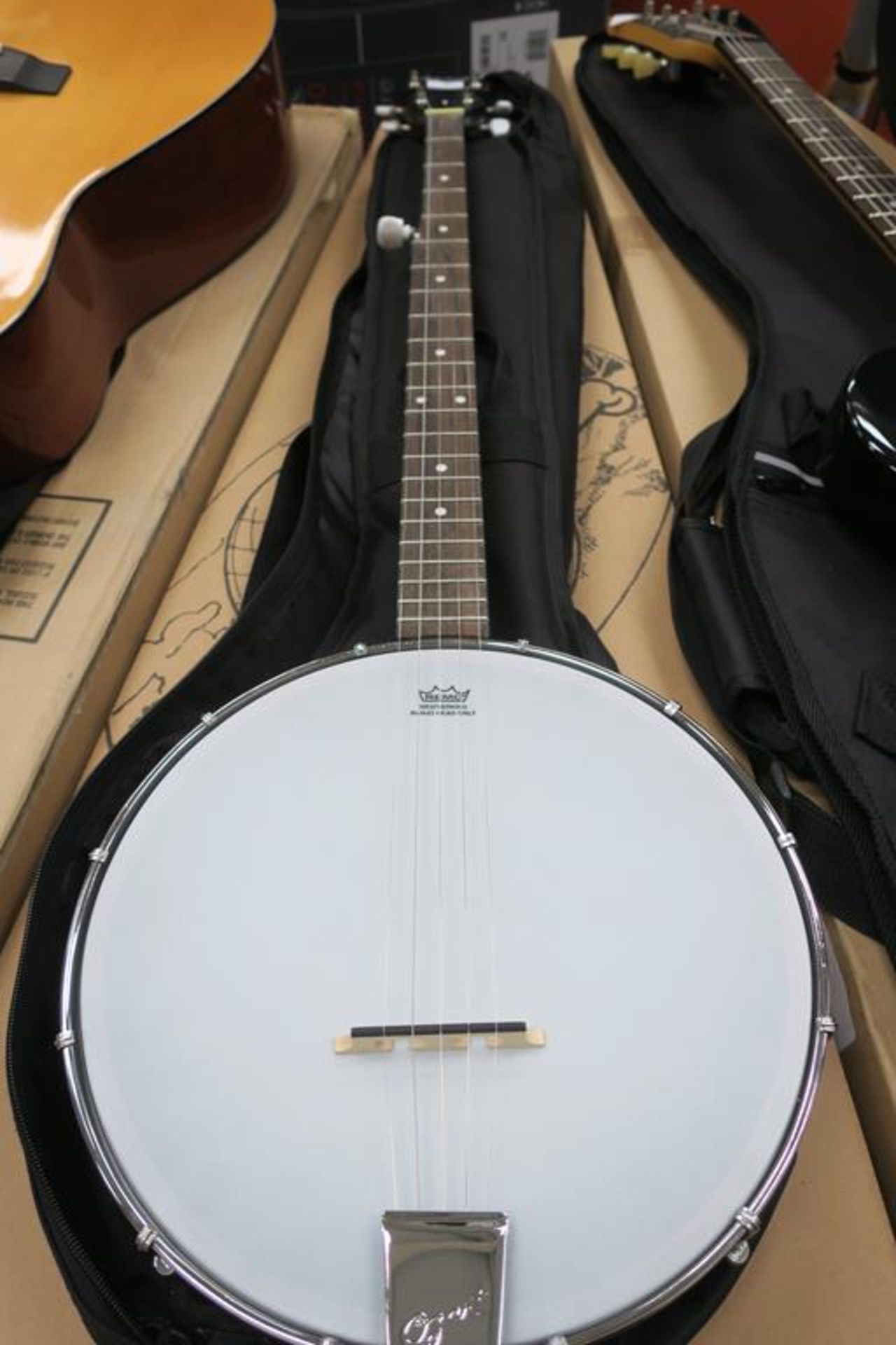 Ozark 5 String Banjo with case