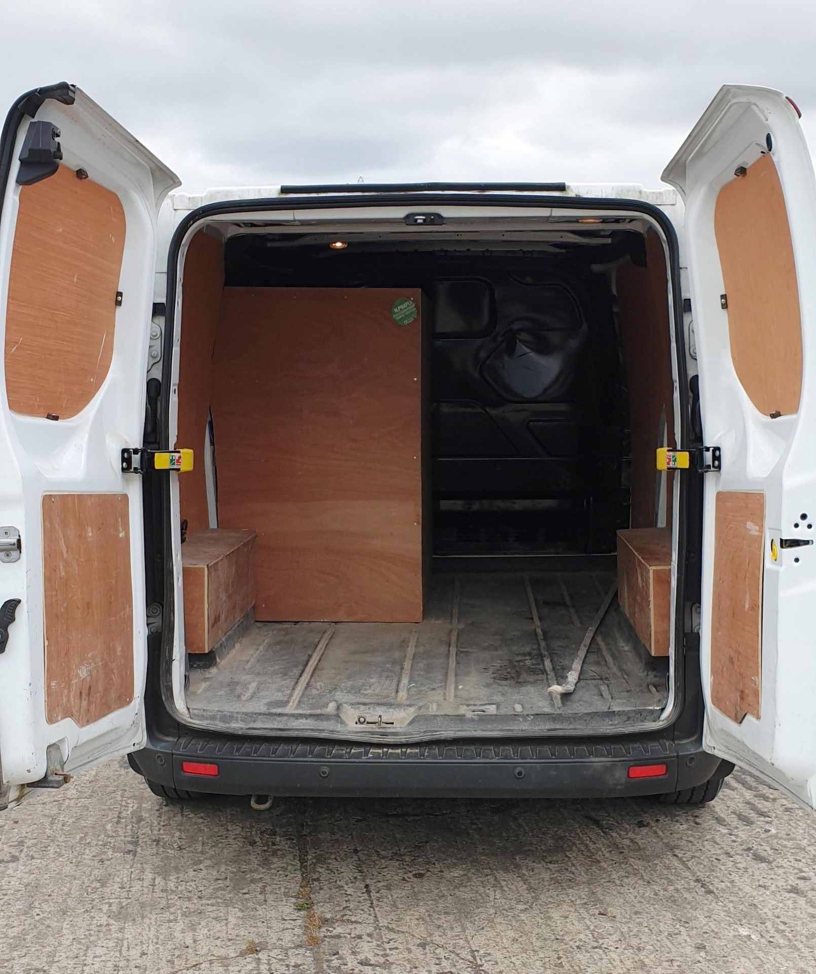 Ford Transit Custom 290 2.2 TDCi 100ps Low Roof Tr - Image 6 of 8